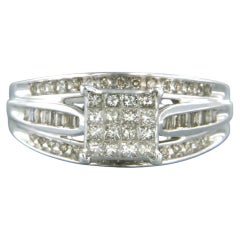 Ring mit Diamanten im Baguette- bzw. Tapered-Schliff bis zu 0,80 Karat, 10-Karat-Gold, 4,1 Gramm
