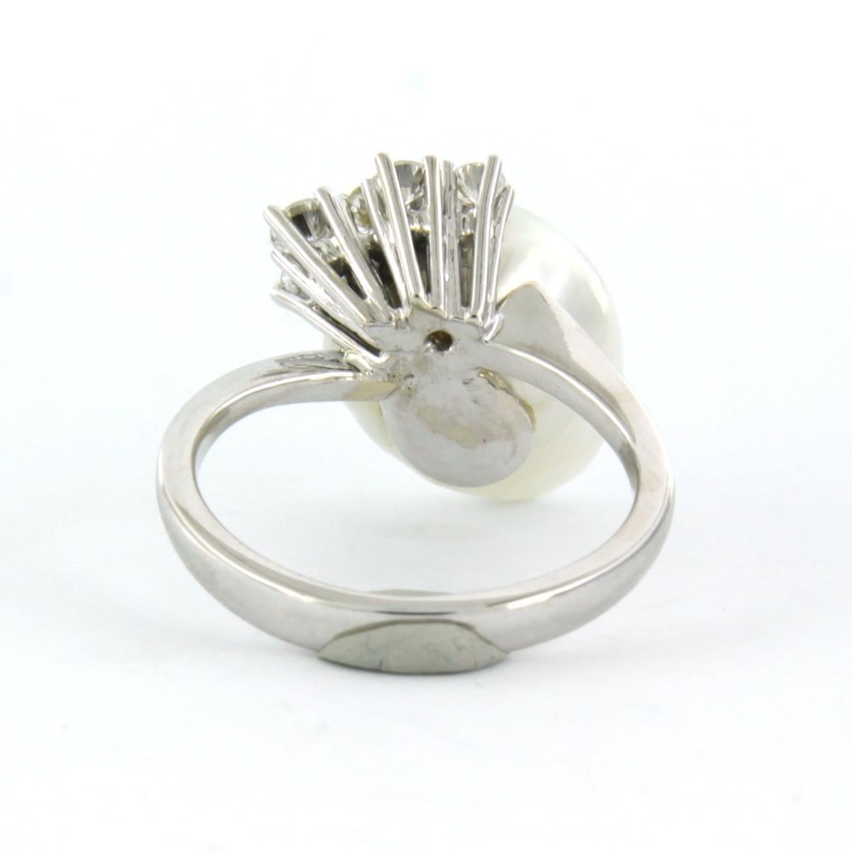 Anello con perla barocca e diamanti taglio brillante fino a 0,30ct in oro 18k In condizioni ottime in vendita a The Hague, ZH