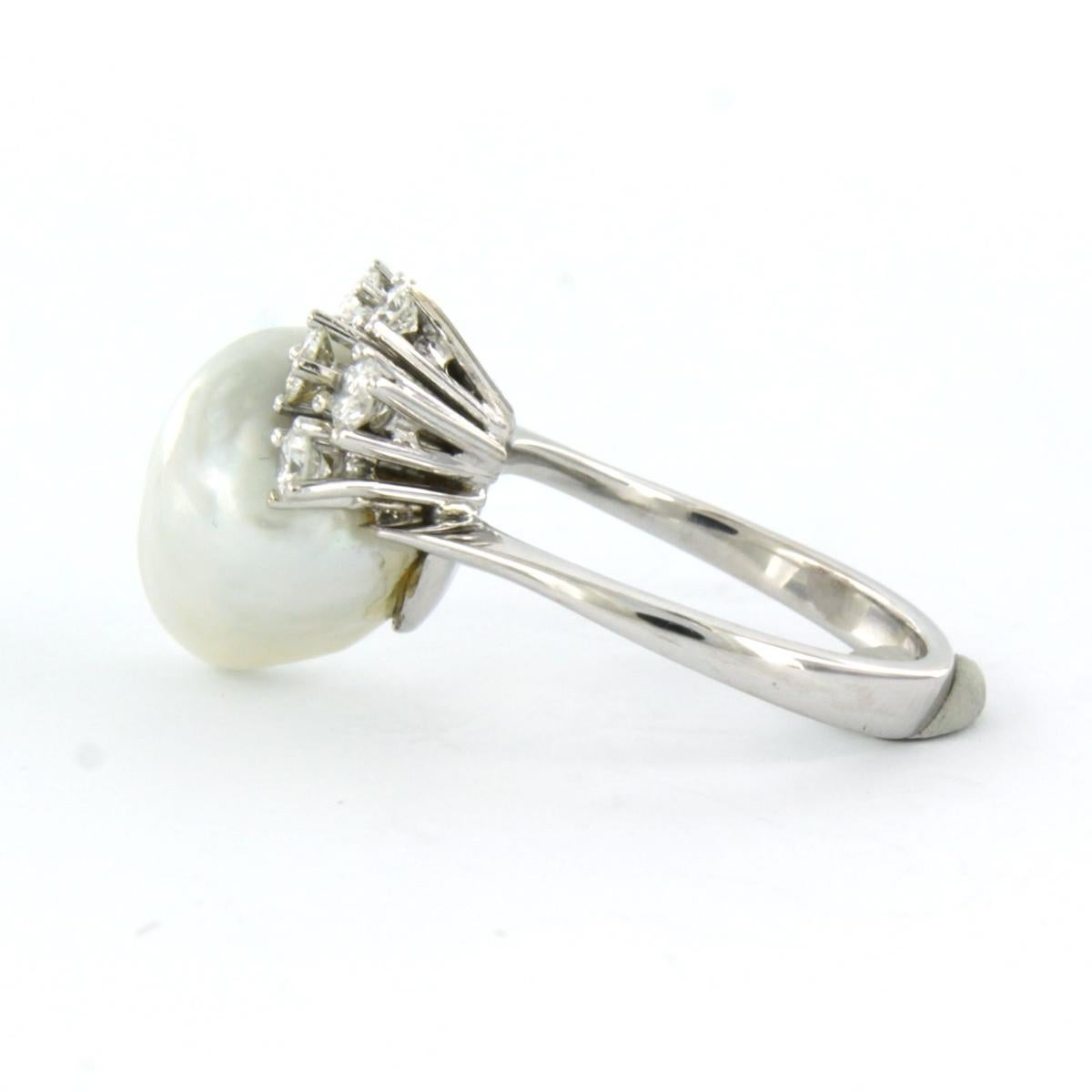 Donna Anello con perla barocca e diamanti taglio brillante fino a 0,30ct in oro 18k in vendita