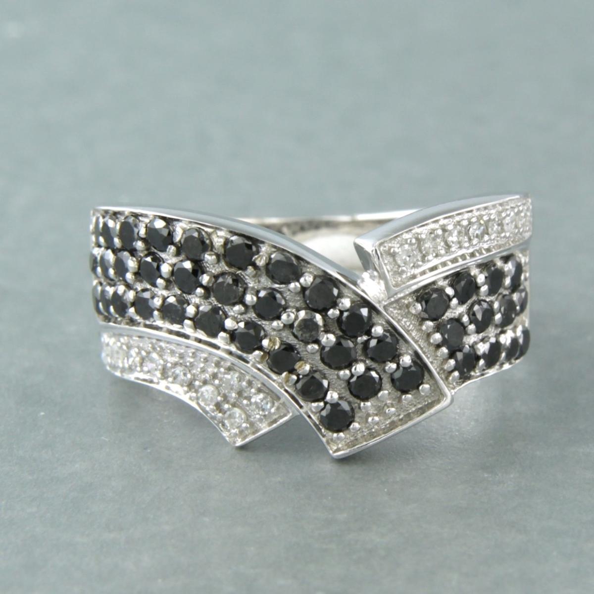 Donna Whiting con diamanti neri e diamanti a taglio singolo fino a 0,80ct in oro bianco 18k in vendita