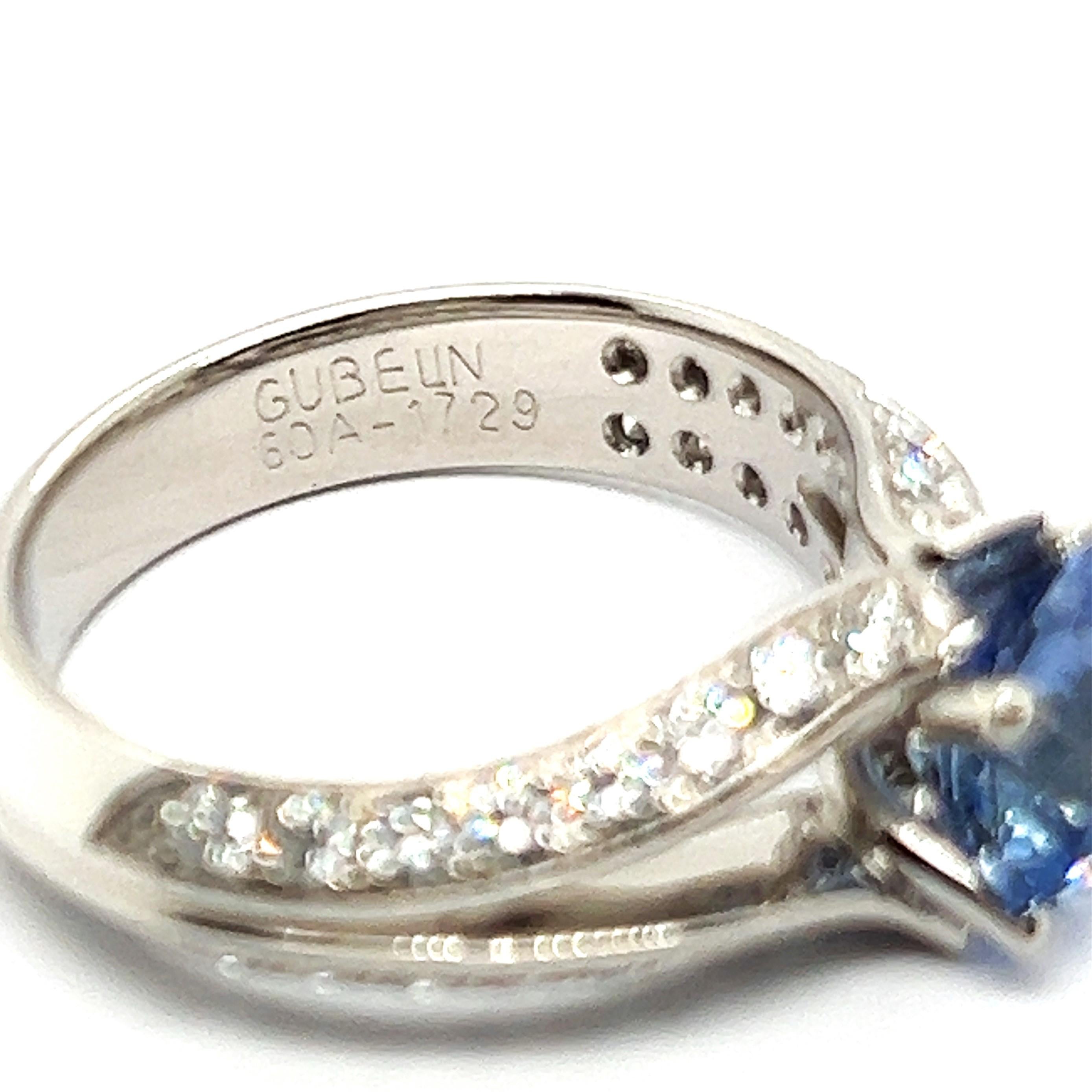 Bague avec saphir bleu et diamants en or blanc 18 carats par Gübelin en vente 4