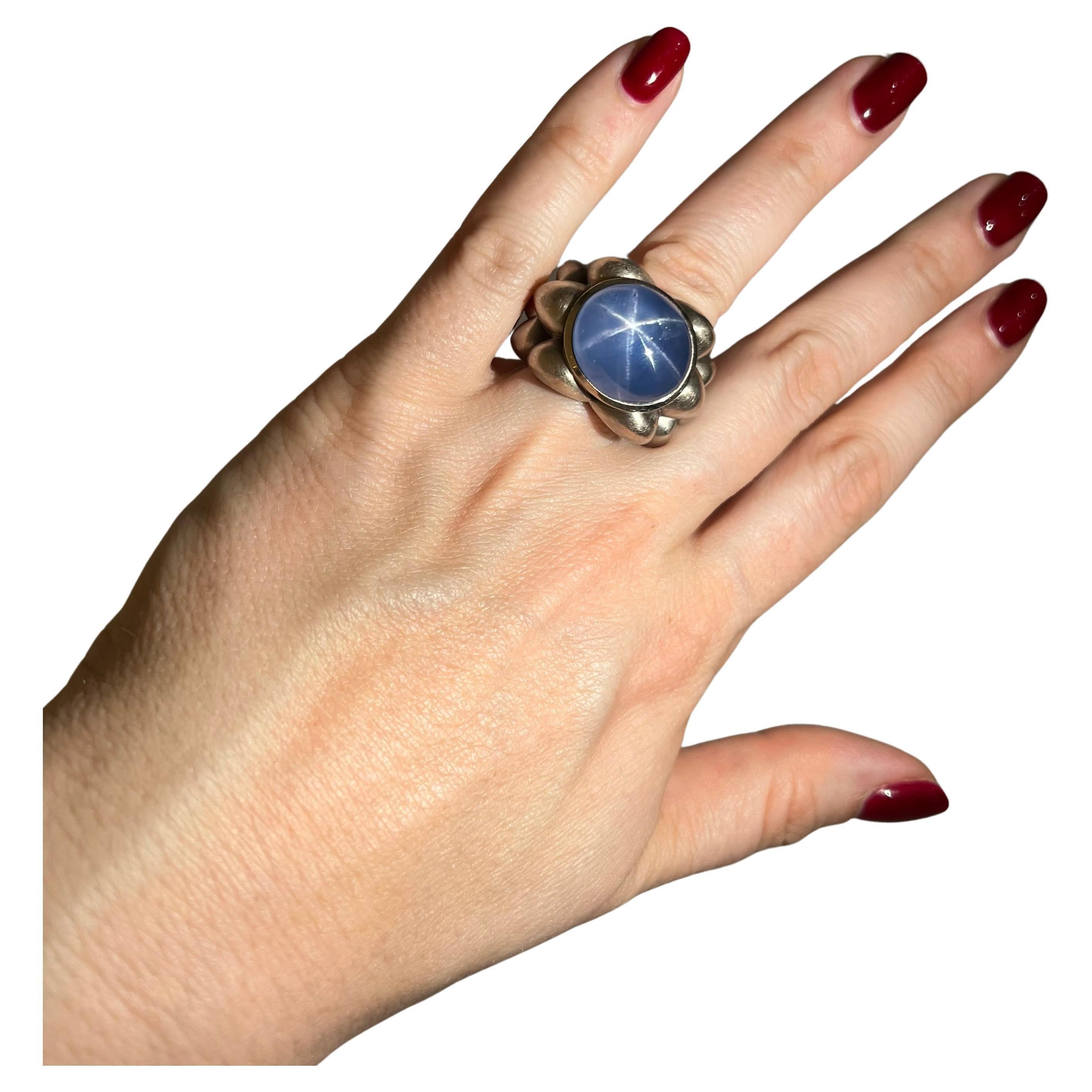Ring with Blue Star Sapphire in 18 Karat White Gold by Christophe Graber In Good Condition In Lucerne, CH
