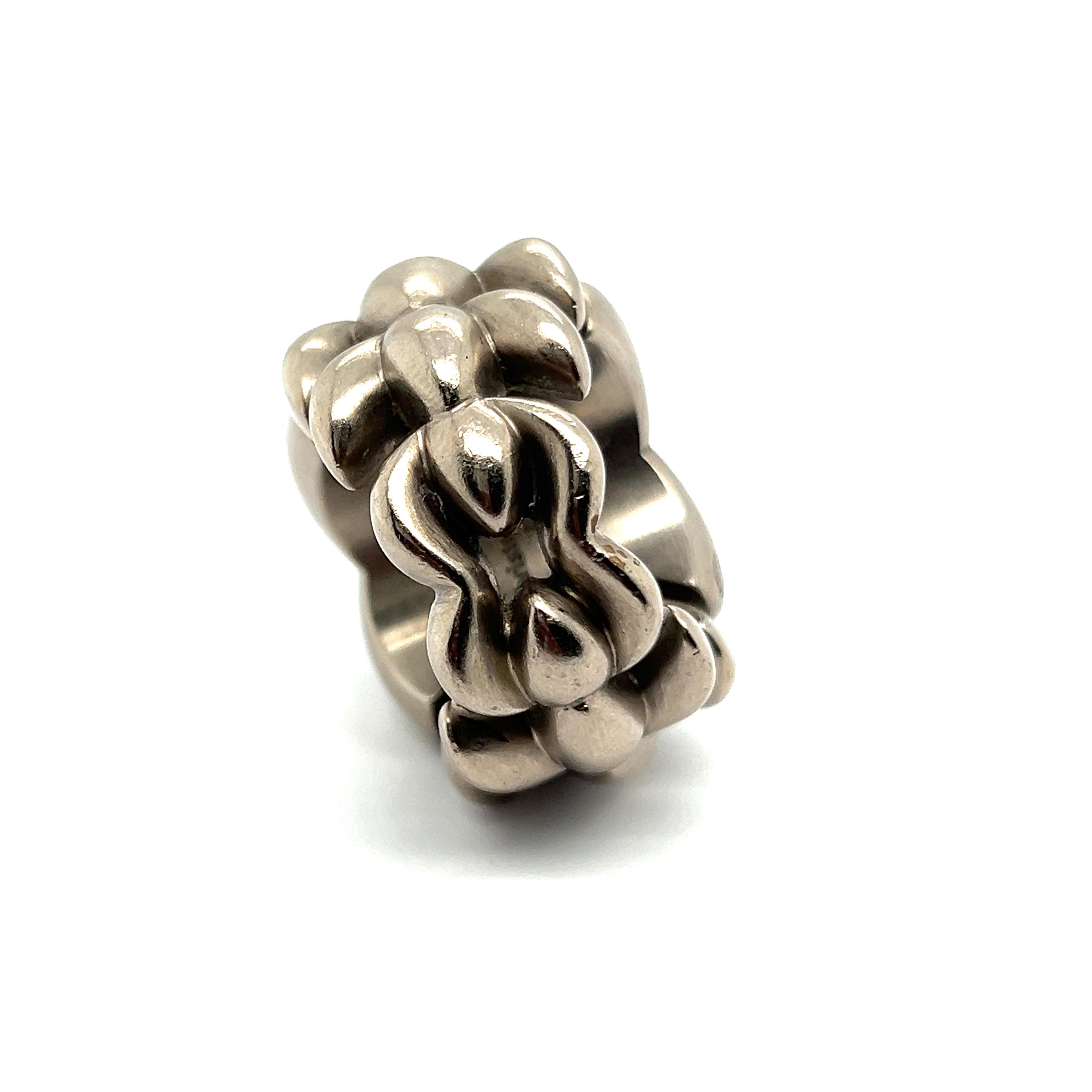 Ring with Blue Star Sapphire in 18 Karat White Gold by Christophe Graber 2