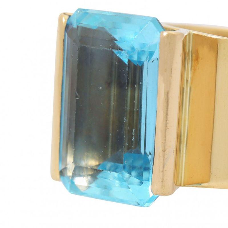 Brilliant Cut Ring with Blue Topaz For Sale