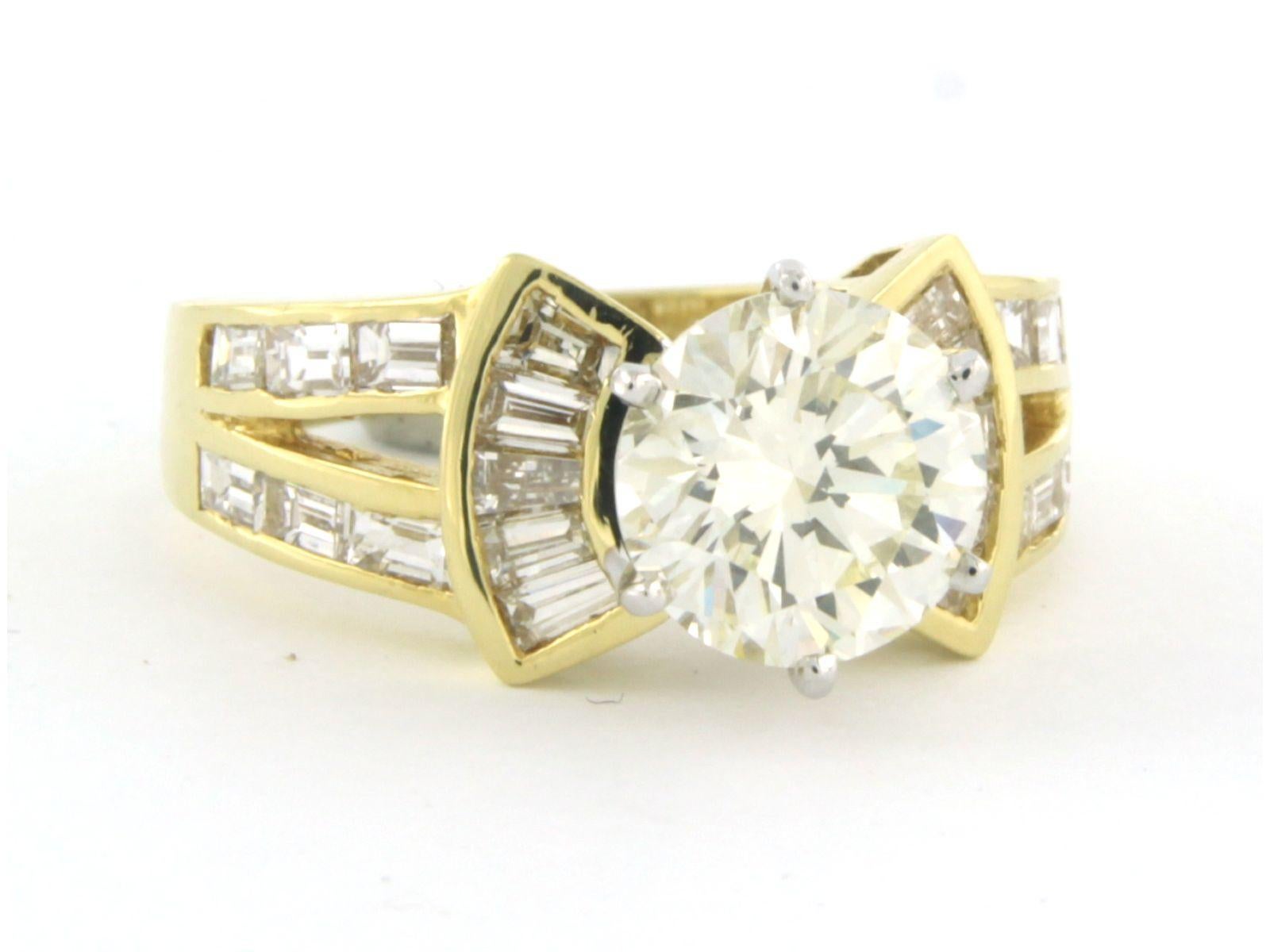 De las mujeres Con diamantes en forma de brillante y baguette de hasta 3,40 ct Oro de 18k 6,7 gramos en venta