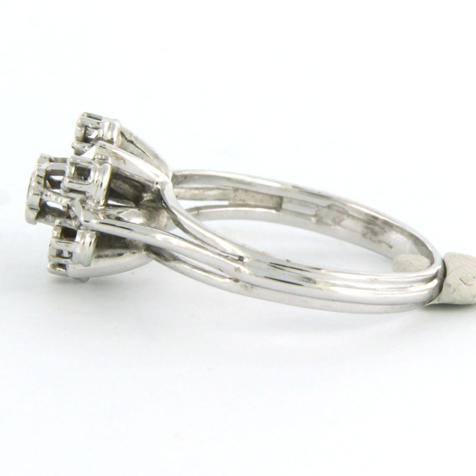 Anillo de oro blanco de 14k engastado con diamantes talla brillante y talla única de hasta 0,20 ct - F/G - VS/SI - tamaño del anillo US 7,5 - EU 17,75 (56)

Descripción detallada

La parte superior del anillo mide 1,1 cm de ancho.

Talla del anillo