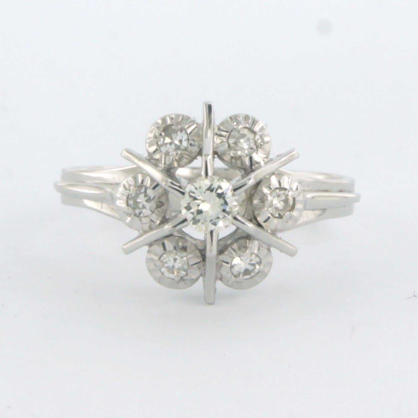 Ring aus 18k Weißgold mit Brillant und Diamant im Einzelschliff 0,30ct - Ringgröße US 7.25 - EU 17.5 (55)

detaillierte Beschreibung:

die Oberseite des Rings ist 1,2 cm breit und 7,7 mm hoch

Ringgröße US 7.25 - EU 17.5 (55), Ring kann zum