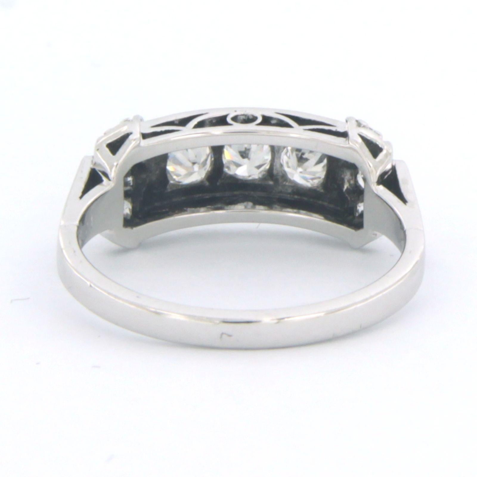 Ring mit Brillanten im Einzelschliff und bis zu 0,54 Karat 18k Weißgold (Moderne) im Angebot