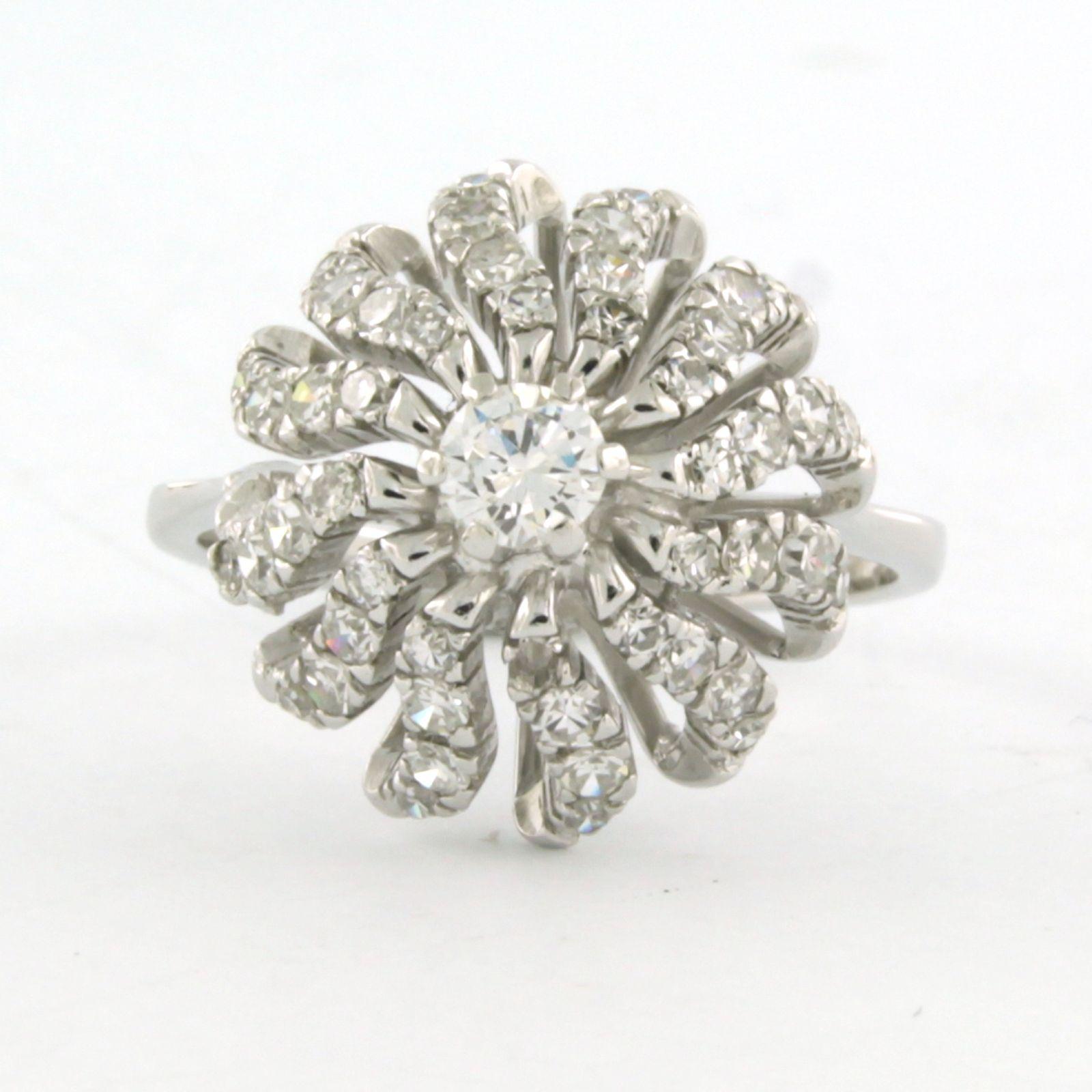 Ring aus 18k Weißgold mit Brillanten und Diamanten im Einzelschliff bis zu 1,00ct - F/G - VS/SI - Ringgröße US 8.5 - EU 18.5(58)

Ausführliche Beschreibung

die Spitze des Rings hat einen Durchmesser von 1,7 cm Breite und 1,1 cm Höhe

Ringgröße US