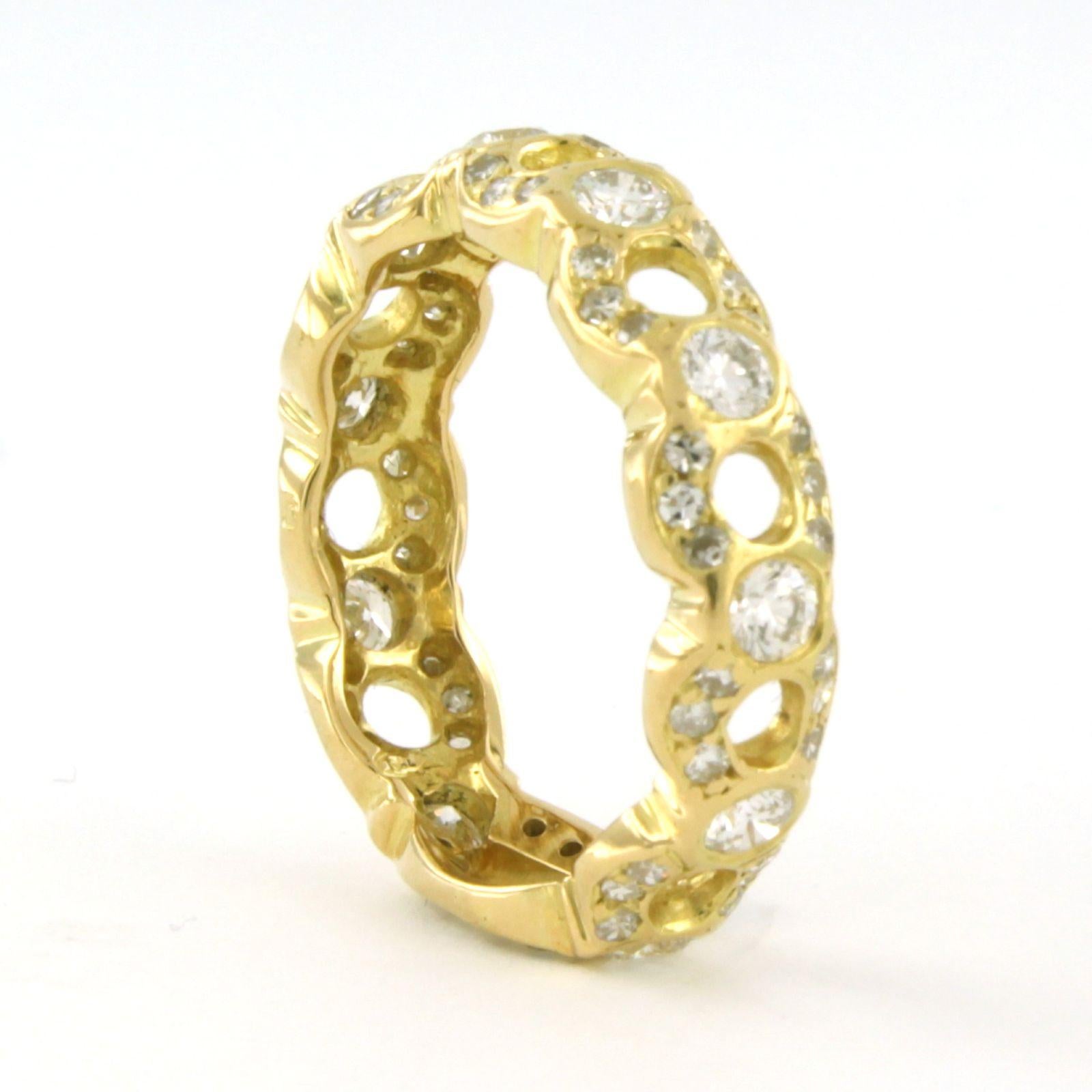 18k yellow gold ring set with brilliant cut diamonds. 1.00ct - F/G - VS/SI - ring size U.S. 7.75 - EU. 18 (57)

detailed description:

the ring is 5.7 mm wide

ring size US 7.75 - EU. 18 (57)

weight: 4.9 grams

set with

- 10 x 2.7 mm brilliant cut