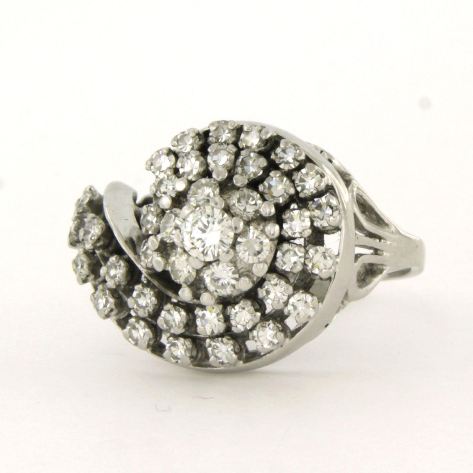 Anello in oro bianco 18k con diamanti taglio brillante e 8 diamanti taglio laterale fino a 1,15 carati - F/G - VS/SI - misura US 16,5 - EU 17 (53)

descrizione dettagliata

la parte superiore dell'anello è larga 1.7 cm

Misura dell'anello US 16.5 -