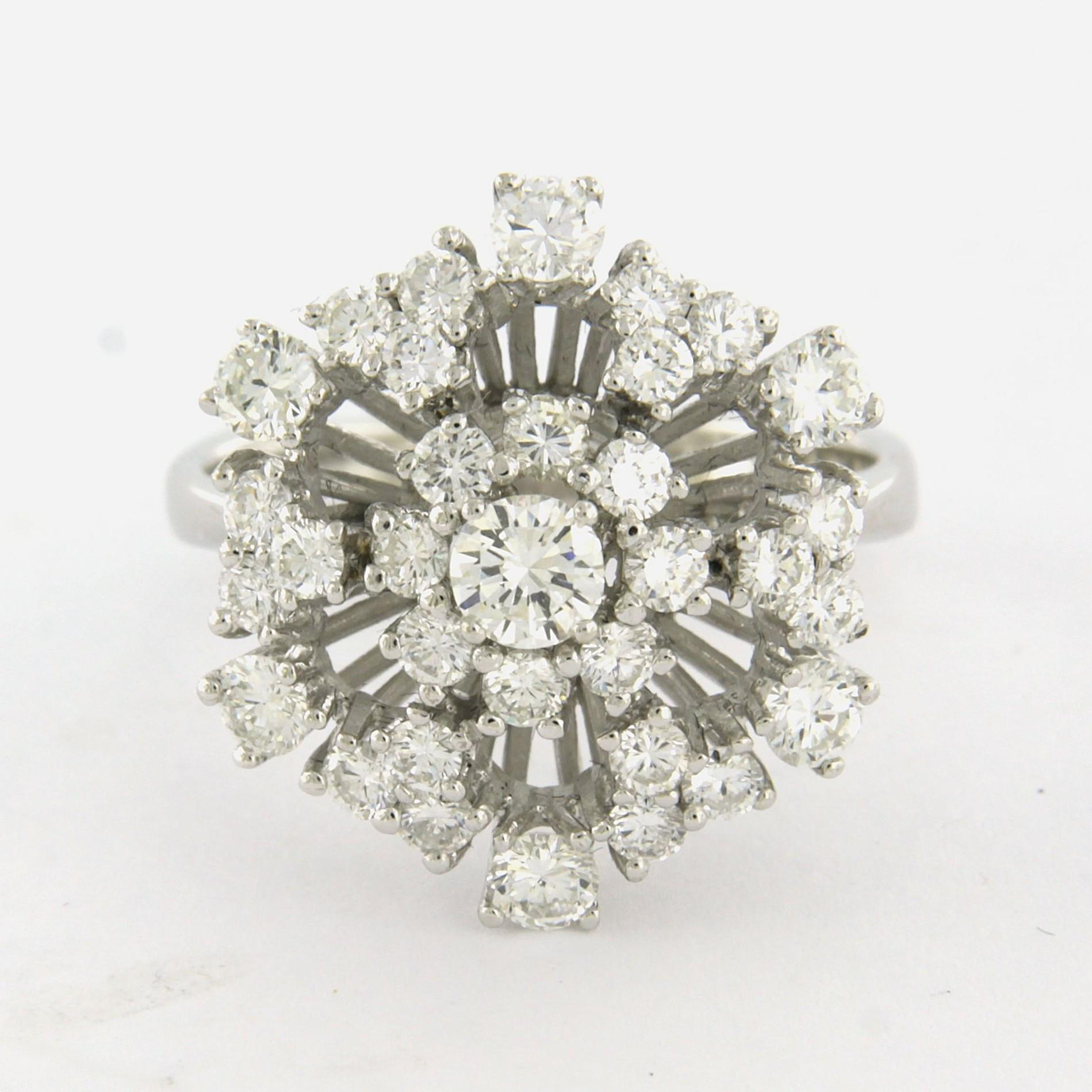 Bague en or blanc 14k avec diamant taille brillant jusqu'à 1,84 ct - F/G - VS/SI - taille de bague US 8 - EU 18,25 (57)

Description détaillée

Le haut de l'anneau mesure 2,0 cm de large et 1,0 cm de haut.

Bague de taille US 8 - EU 18.25 (57). La