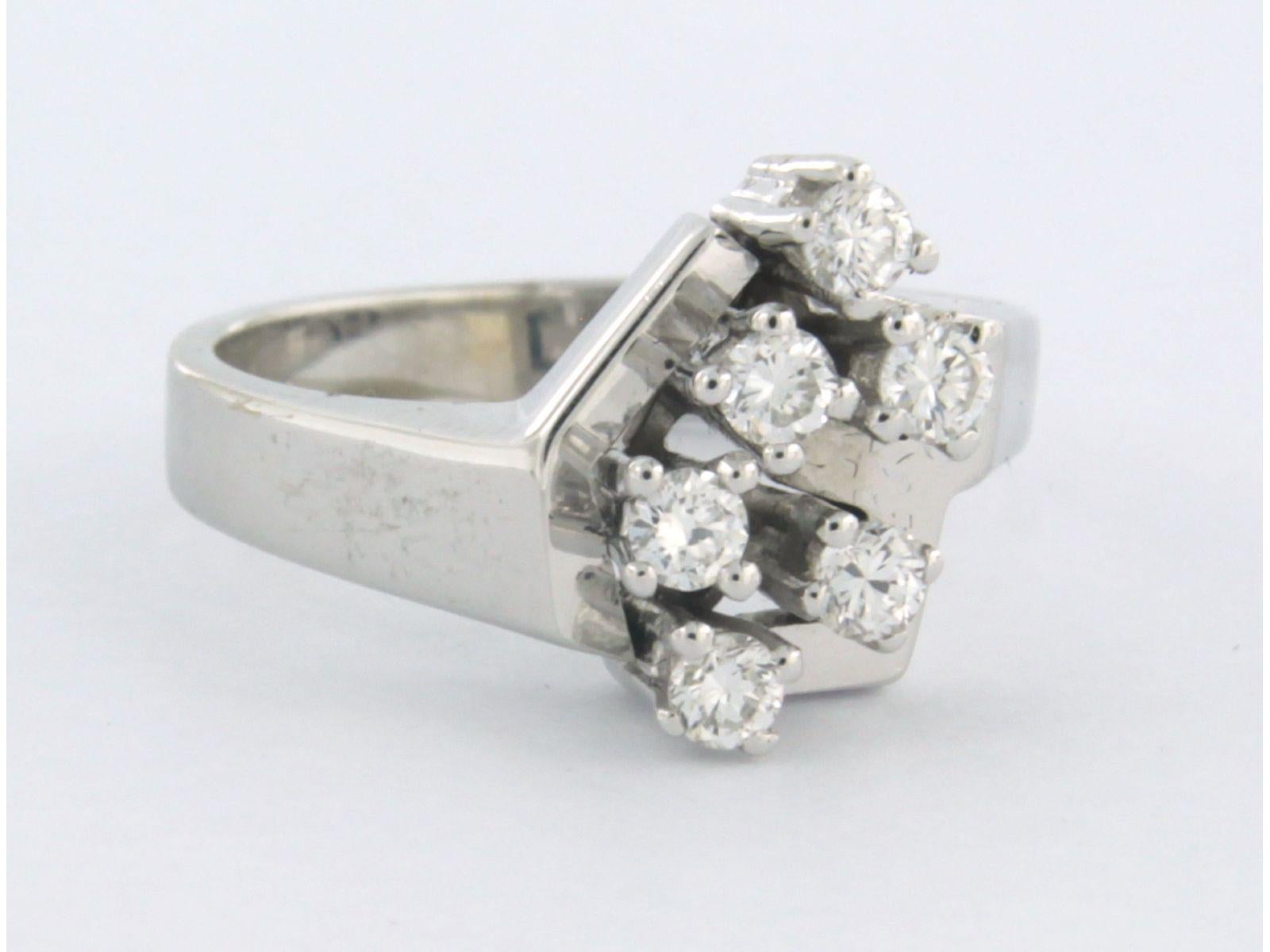 14k white gold ring set with six brilliant cut diamonds 0.30ct - F/G - VS/SI - ring size US 6.5 - EU 17(53)

Detailed description

the top of the ring is 1.3 cm wide and 7.0 mm high

Ring size US 6.5 - EU 17(53). The ring can be enlarged or reduced