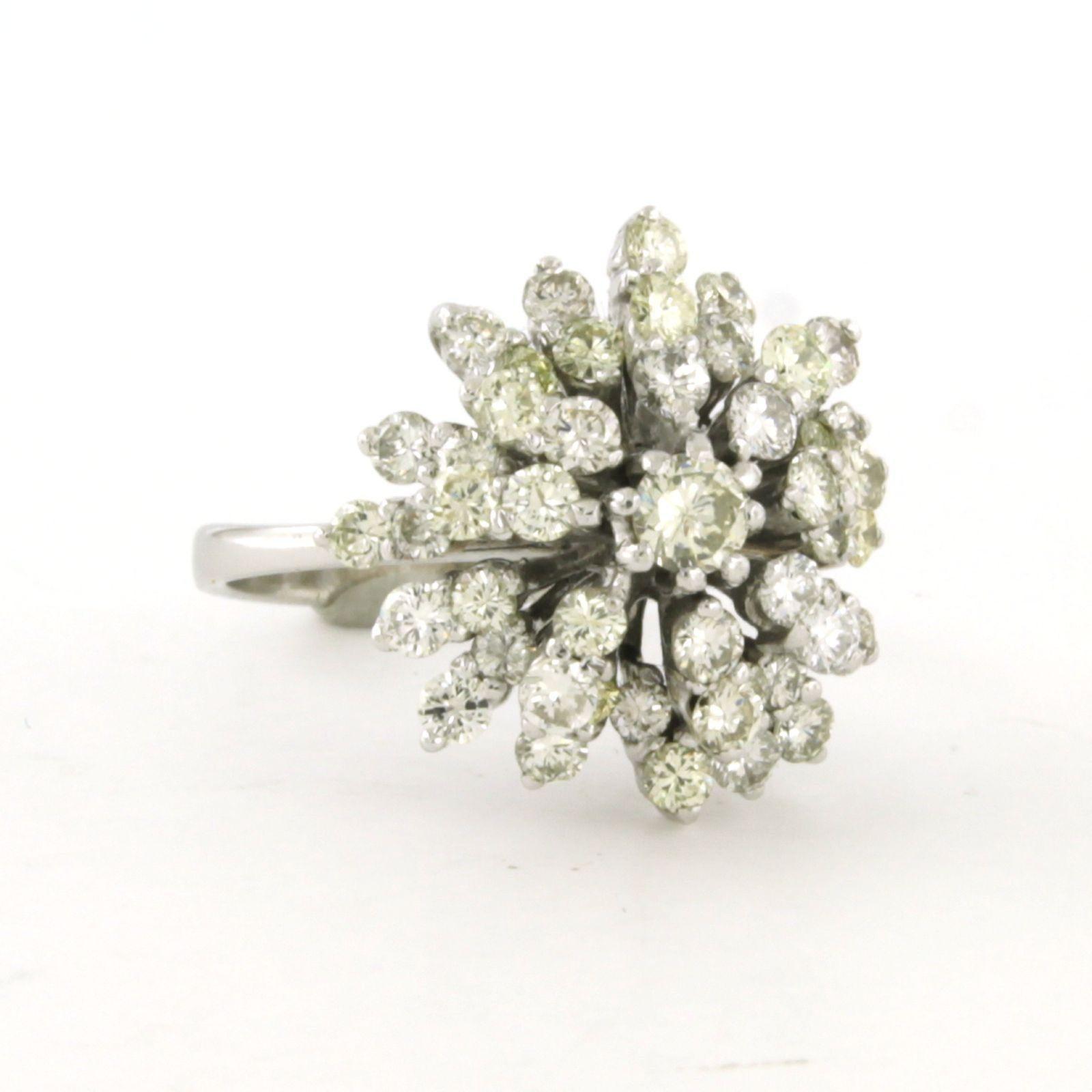 14k white gold ring set with brilliant cut diamonds, up to approx. 2.00ct - K/L - VS/SI - ring size US 6.0 - EU 16.5(52)

Detailed description

the top of the ring is 1.8 cm wide and 1.1 cm high

Ring size US 6.0 - EU 16.5(52). The ring can be