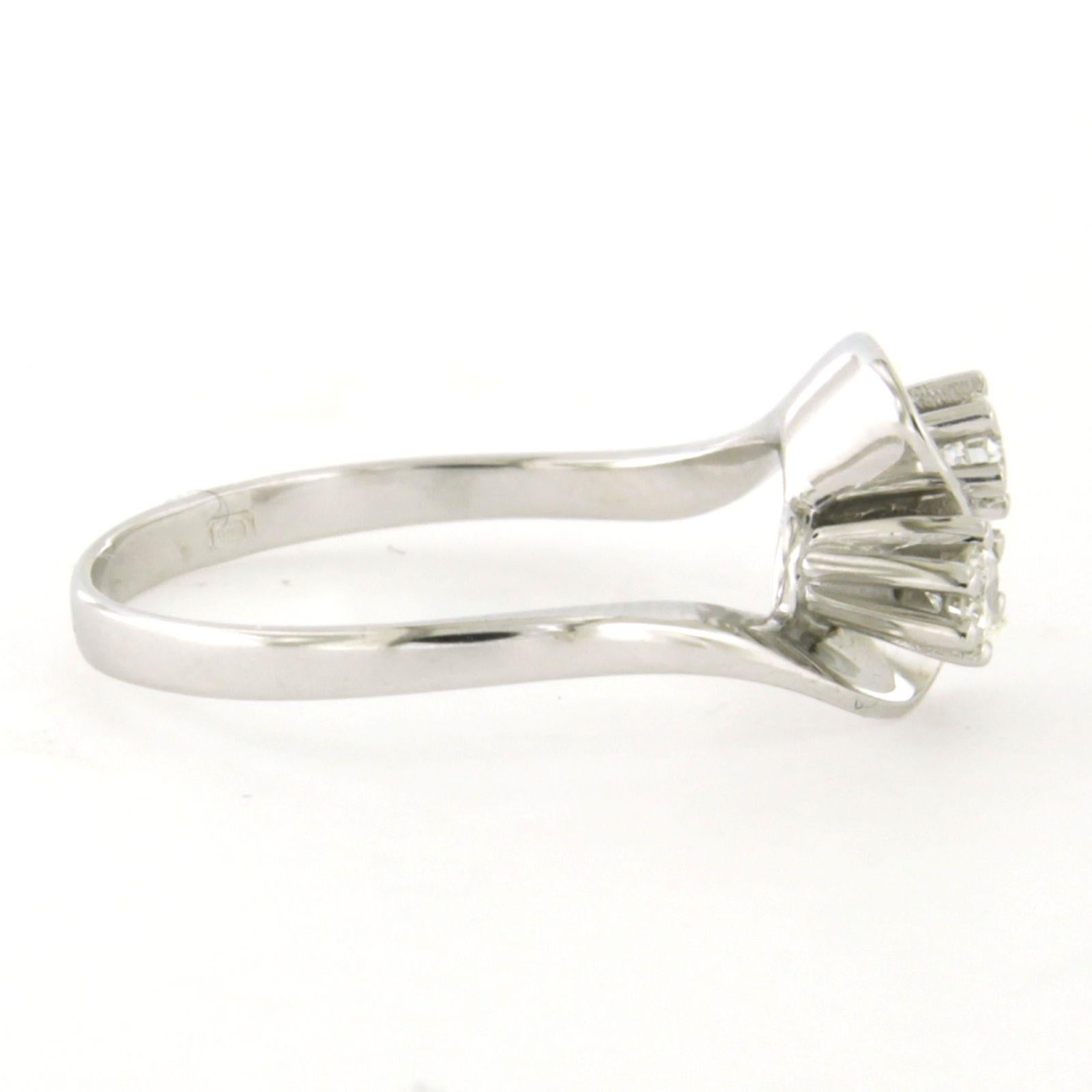 Taglio brillante Anello con diamanti taglio brillante fino a 0,15ct in oro 14k da 2,3 grammi in vendita