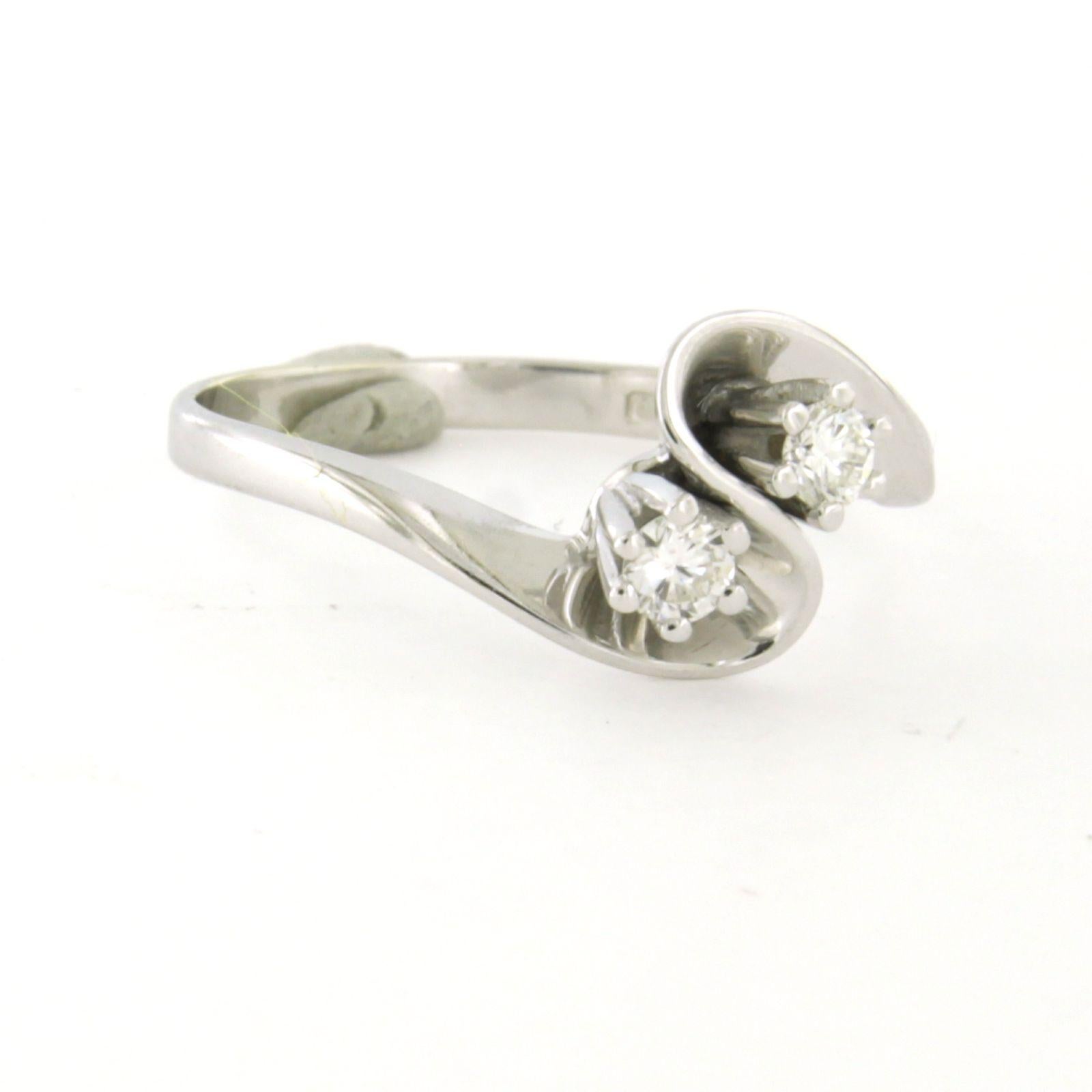Anello con diamanti taglio brillante fino a 0,15ct in oro 14k da 2,3 grammi in vendita 1