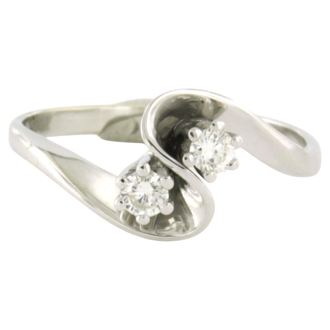 Anello con diamanti taglio brillante fino a 0,15ct in oro 14k da 2,3 grammi in vendita