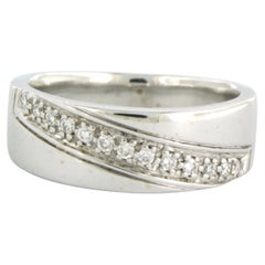 Bague sertie de diamants taille brillant d'un poids total maximal de 0,20 ct, en or 14 carats, 6,6 grammes
