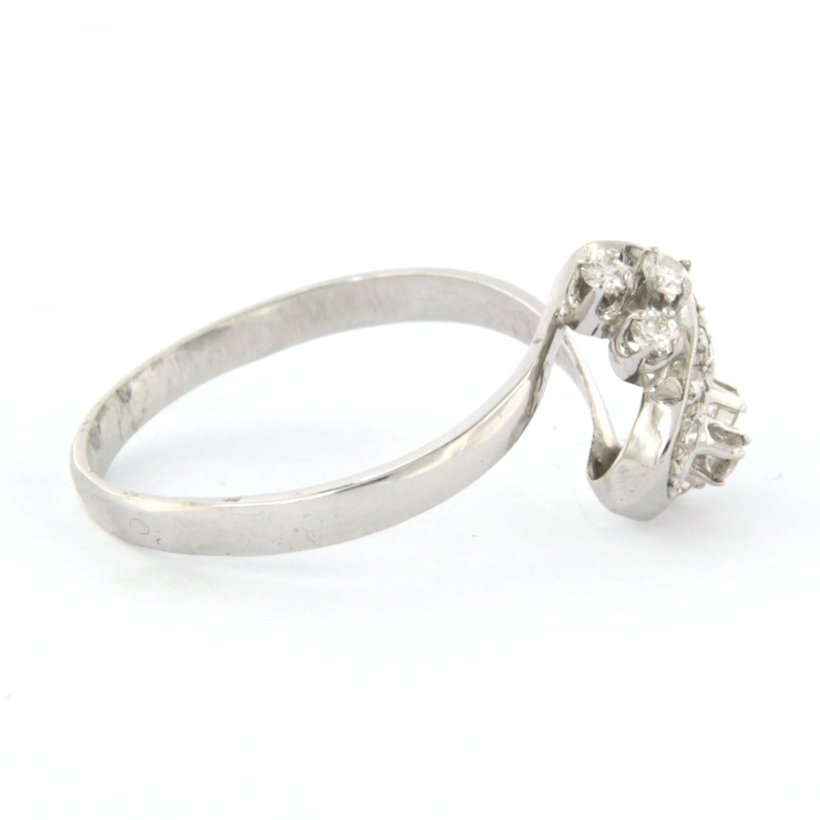 Bague en or blanc 14k sertie d'un diamant taille brillant jusqu'à 0,25 ct - F/G - VS/SI - taille de bague 10,25 - EU 20 (63)

Description détaillée :

La partie supérieure de l'anneau mesure 1,2 cm de large et 6,5 mm de haut.

Taille de la bague :