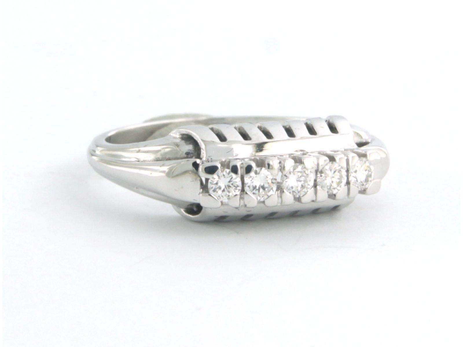 Moderno Anello con diamanti taglio brillante fino a 0,25ct in oro 18k 5,1 grammi in vendita