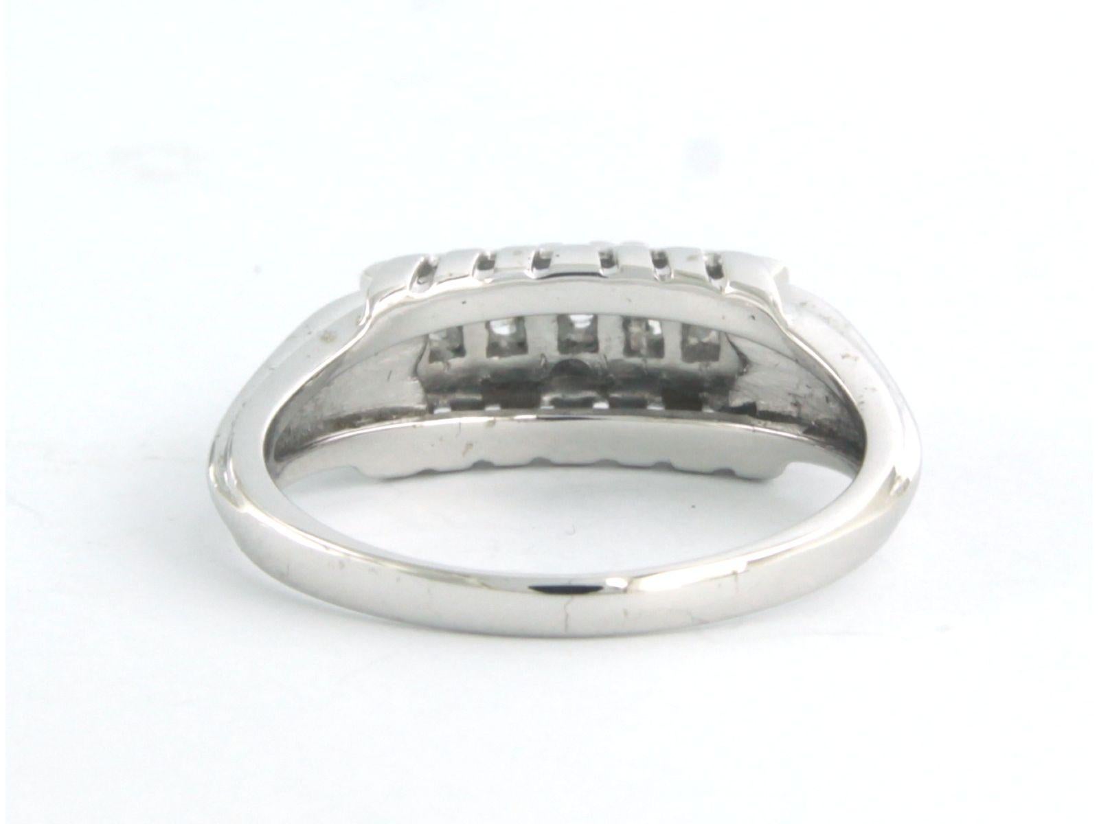 Anello con diamanti taglio brillante fino a 0,25ct in oro 18k 5,1 grammi in vendita 1
