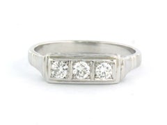 Anello con diamanti taglio brillante fino a 0,30ct in oro bianco 14k 3,0 grammi