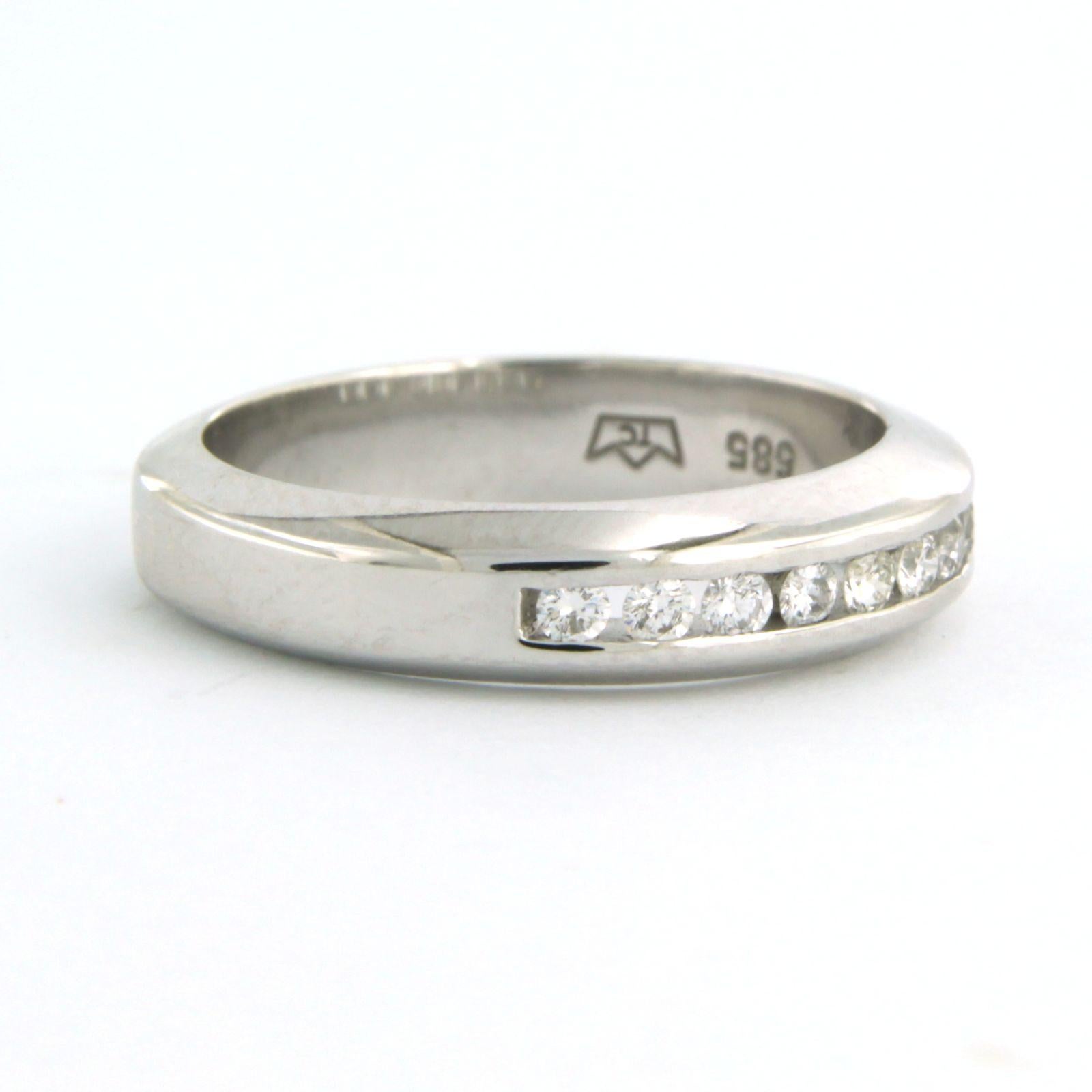 14k white gold ring set with brilliant-cut diamonds up to 0.30 ct - F/G - VS/SI - ring size US 7 - EU 17.25 (54)

Detailed description

The top of the ring is 5.0 mm wide

Weight: 5.5 grams

Ring size US 7 - EU 17.25 (54). The ring can be enlarged