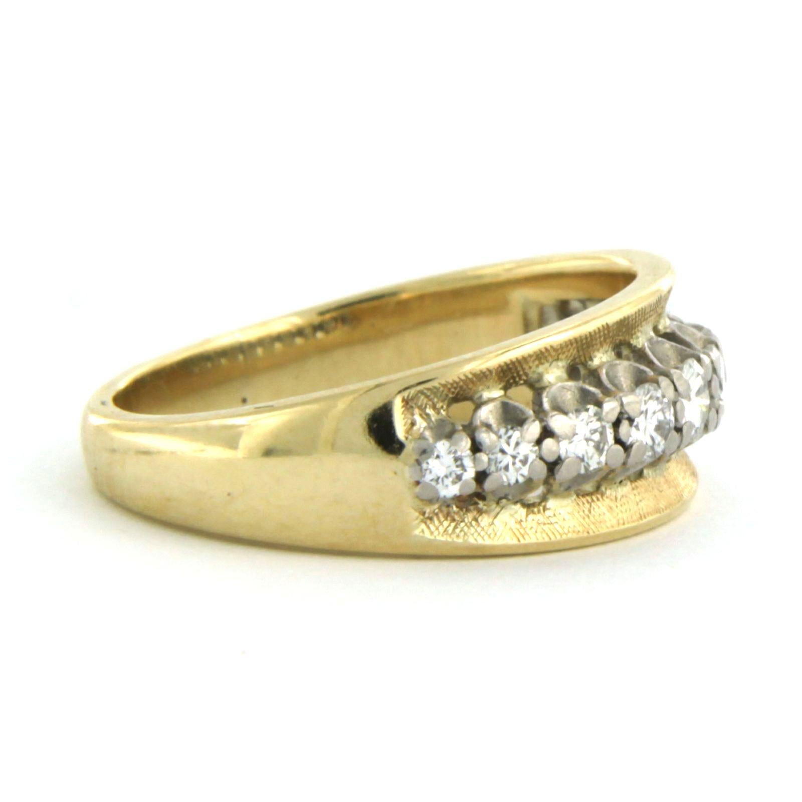 18k Bicolor-Goldring mit Brillantschliff-Diamanten bis zu 0,30ct - F/G - VS/SI - Ringgröße US 4.75 - EU 15.5 (49)

detaillierte Beschreibung:

der Ring ist etwa 7.1 mm breit

Ringgröße US 4.75 - EU 15.5 (49), Ring kann zum Selbstkostenpreis um
