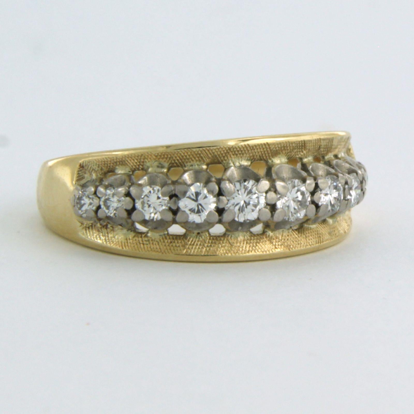 18k Bicolor-Goldring mit Brillantschliff-Diamanten bis zu 0,30ct - F/G - VS/SI - Ringgröße US 4.75 - EU 15.5 (49)

detaillierte Beschreibung:

der Ring ist etwa 7.1 mm breit

Ringgröße US 4.75 - EU 15.5 (49), Ring kann zum Selbstkostenpreis um