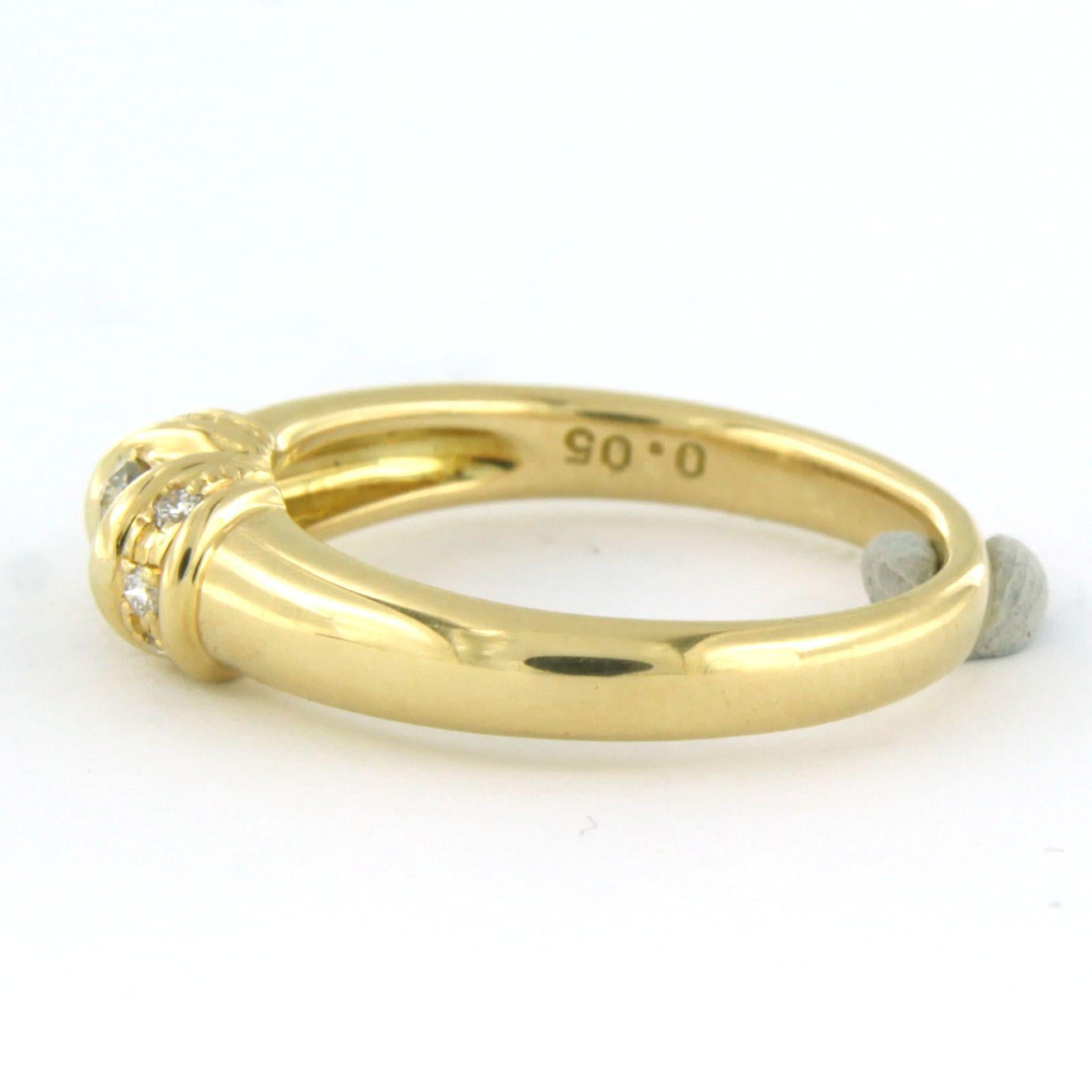 Moderno Anello con diamanti taglio brillante fino a 0,31ct in oro 18k 4,8 grammi in vendita