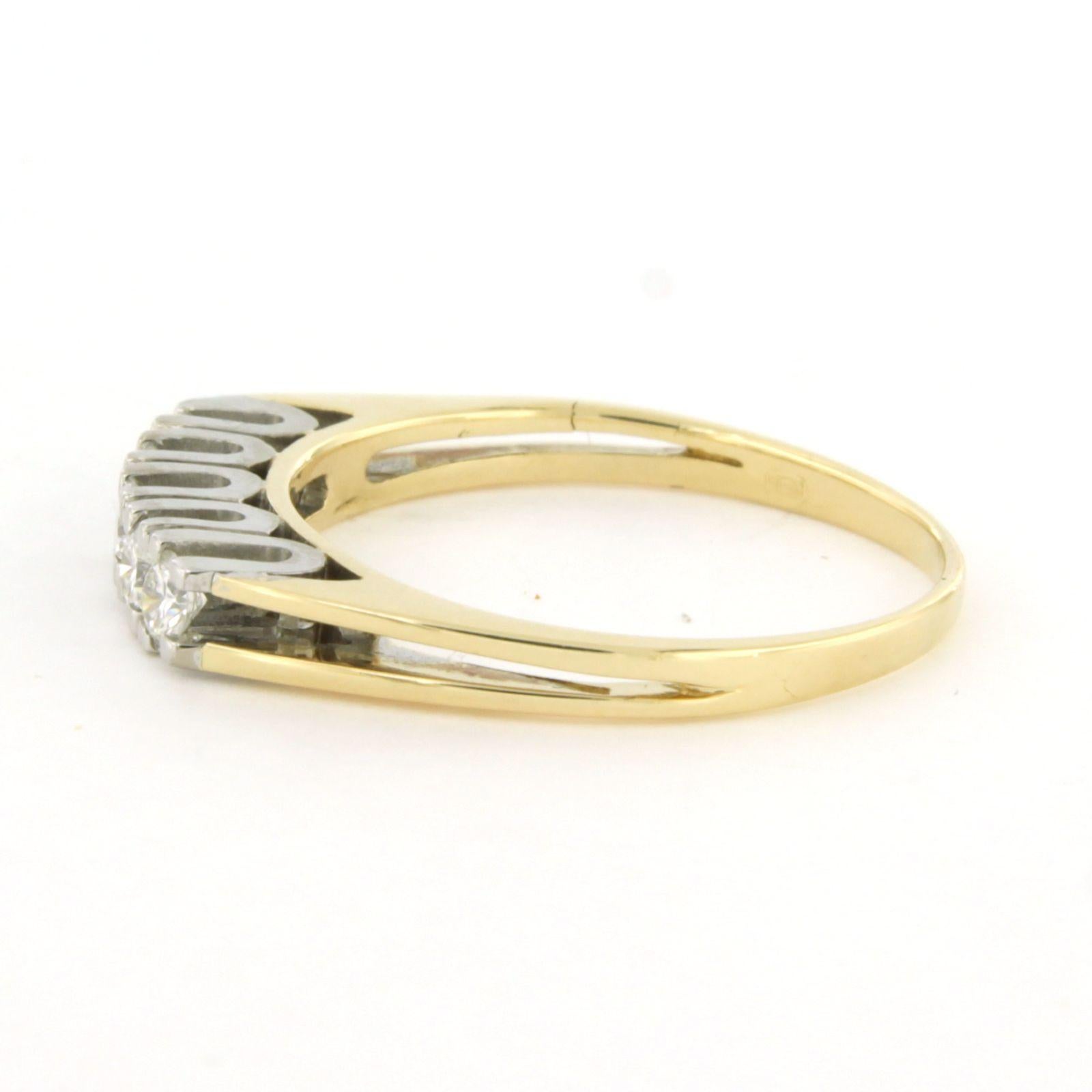 Moderno Anello con diamanti taglio brillante fino a 0,35ct in oro 14k da 3,2 grammi in vendita