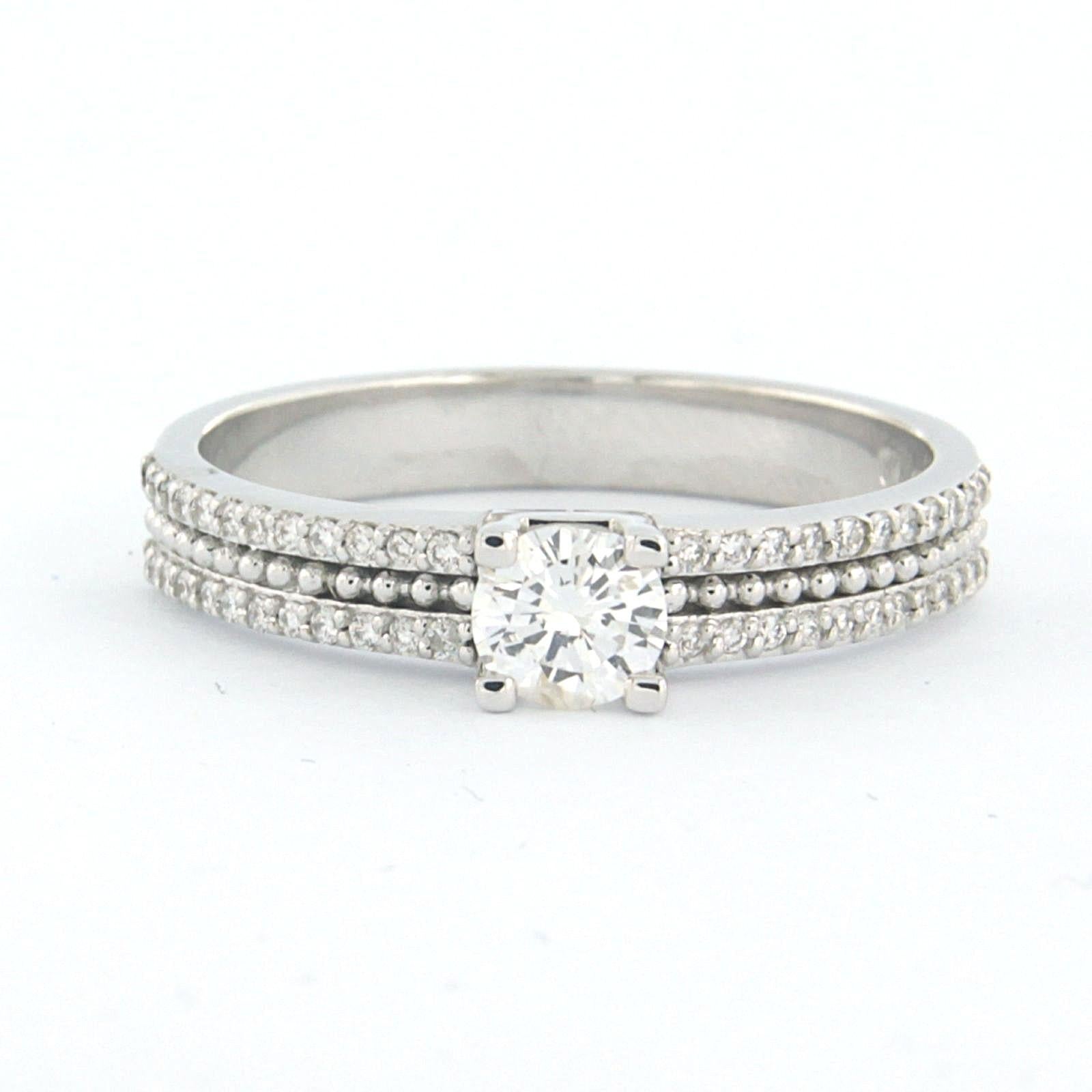 Moderne Bague avec diamants taille brillant jusqu'à 0,43ct Or blanc 18k 3,9 grammes en vente