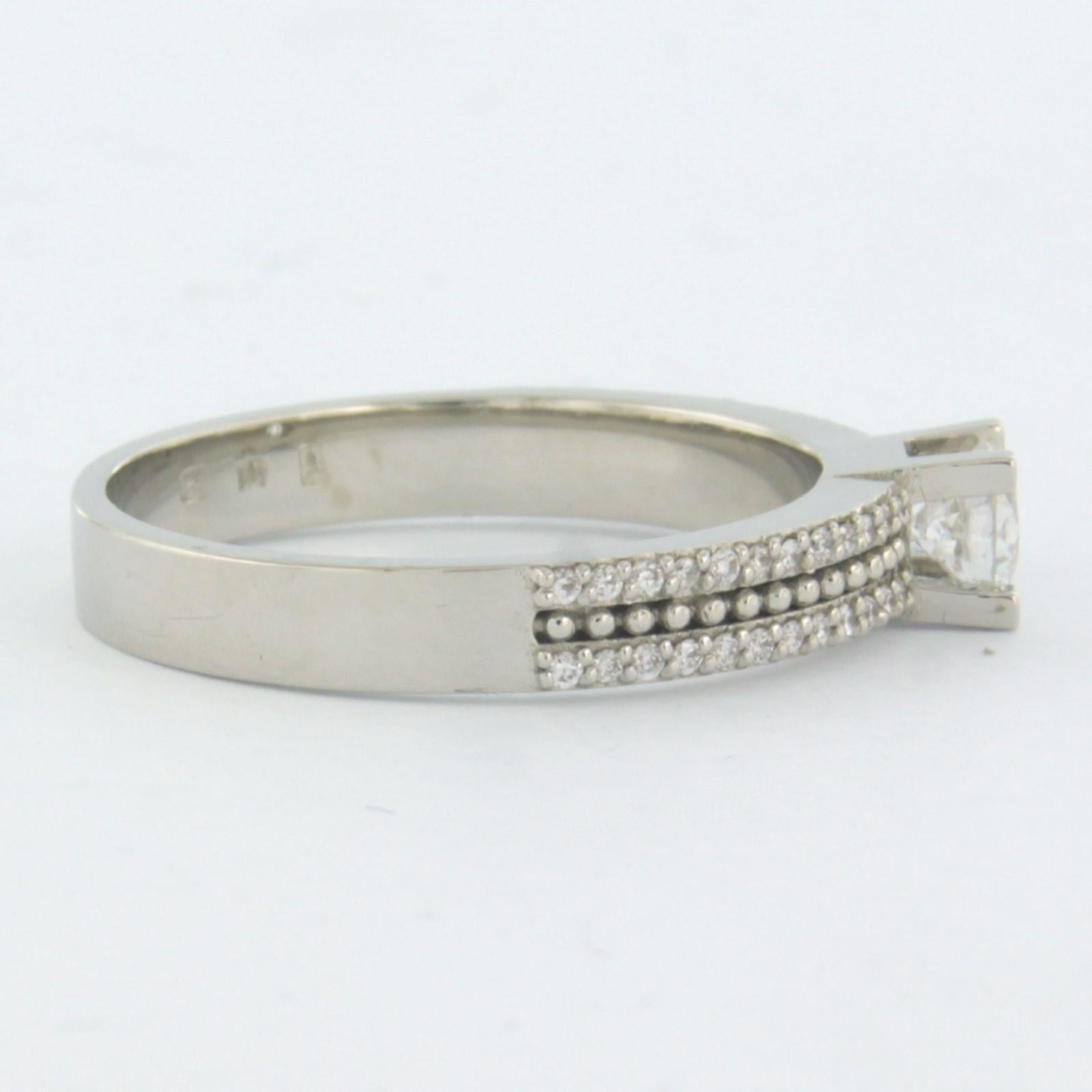 Ring mit Diamanten im Brillantschliff bis zu 0,43 Karat 18k Weißgold im Angebot 1
