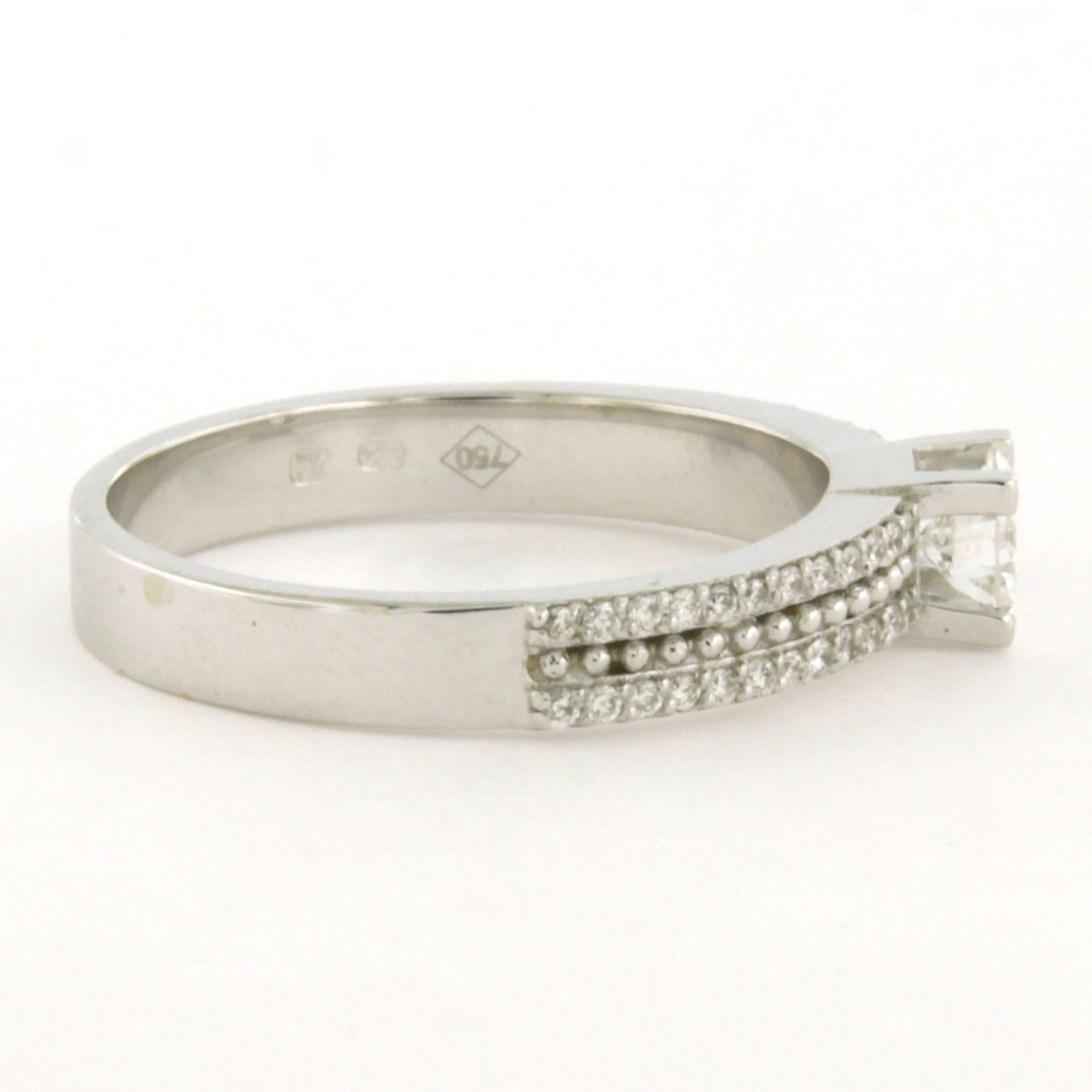 Ring mit Diamanten im Brillantschliff von bis zu 0,49 Karat - 4,1 Gramm - 18 Karat Weißgold im Zustand „Neu“ im Angebot in The Hague, ZH