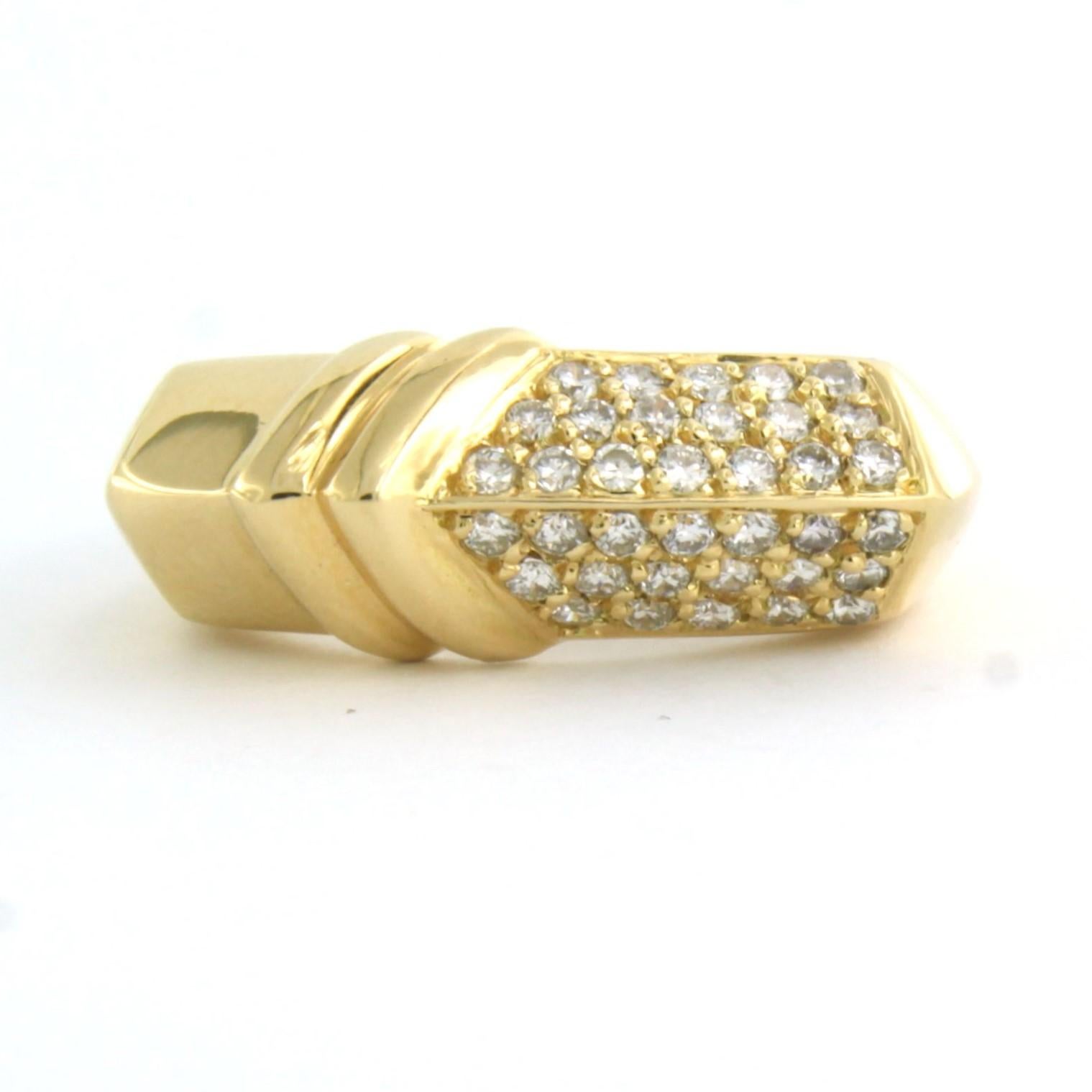 Anillo de oro amarillo de 18k engastado con diamante talla brillante 0,50 ct - F/G - VS- talla US 7,25 - EU 17,5 (55)

descripción detallada

La parte superior del anillo mide 8,9 mm de ancho por 5,1 mm de alto

peso: 8,8 gramos

talla del anillo US