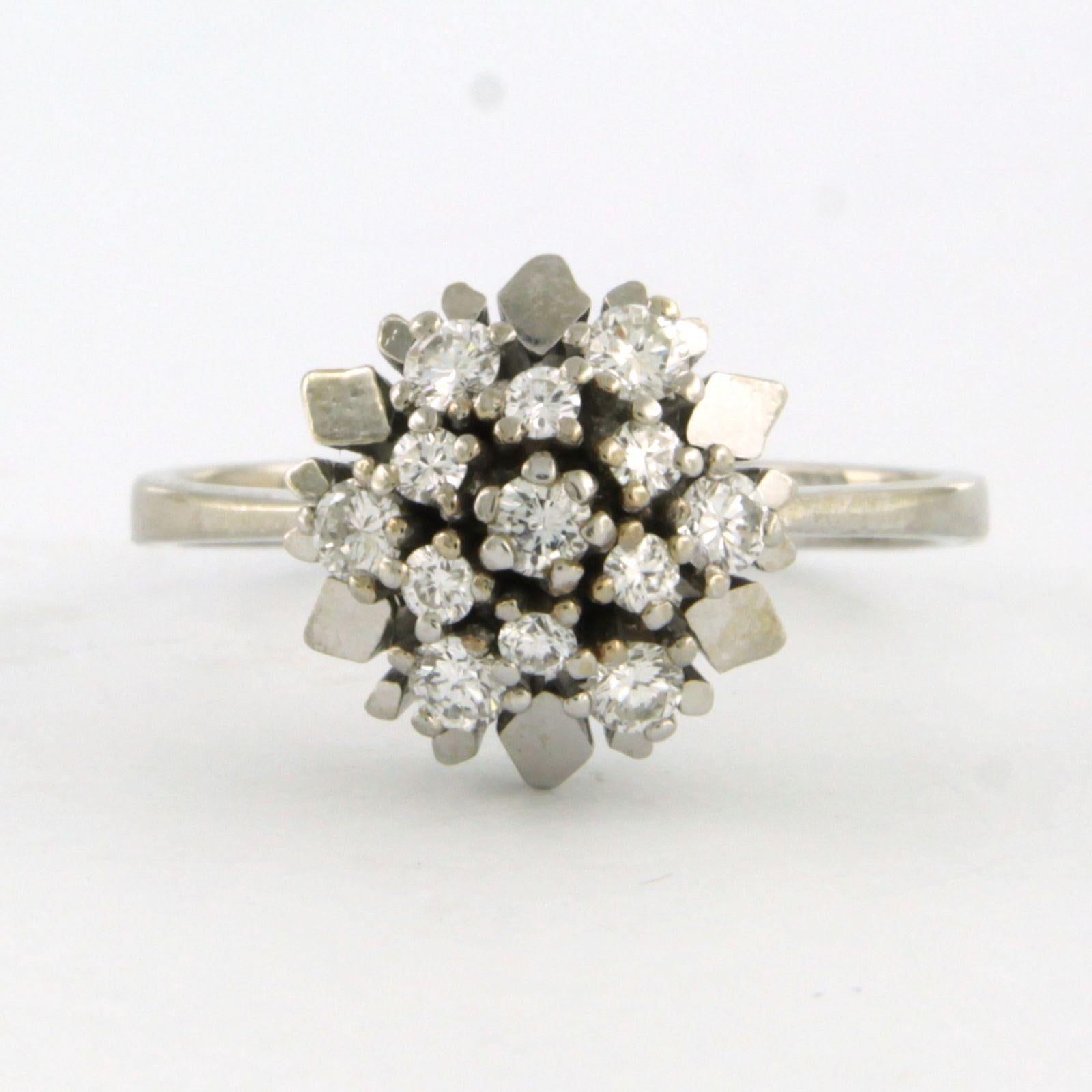Anillo de oro blanco de 14k con diamantes talla brillante que suman aproximadamente 0,50 ct - F/G - VS/SI - talla del anillo US 8.5 - EU 18.5(58)

Descripción detallada

la parte superior del anillo mide 1,2 cm de ancho y 9,0 mm de alto

Talla del