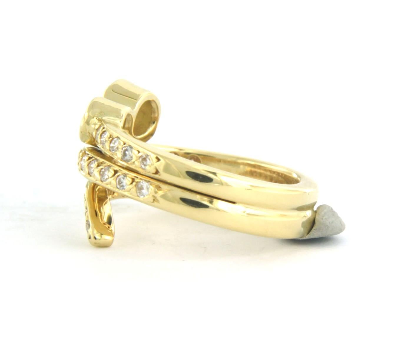 Bague en or jaune 18k sertie d'un diamant taille brillant jusqu'à 0,55 ct - G/H - VS/SI - taille de bague US 4,75 - EU 15,5 (48)

Description détaillée :

La partie supérieure de l'anneau mesure 1,2 cm de large.

Taille de la bague : US 4.75 - EU