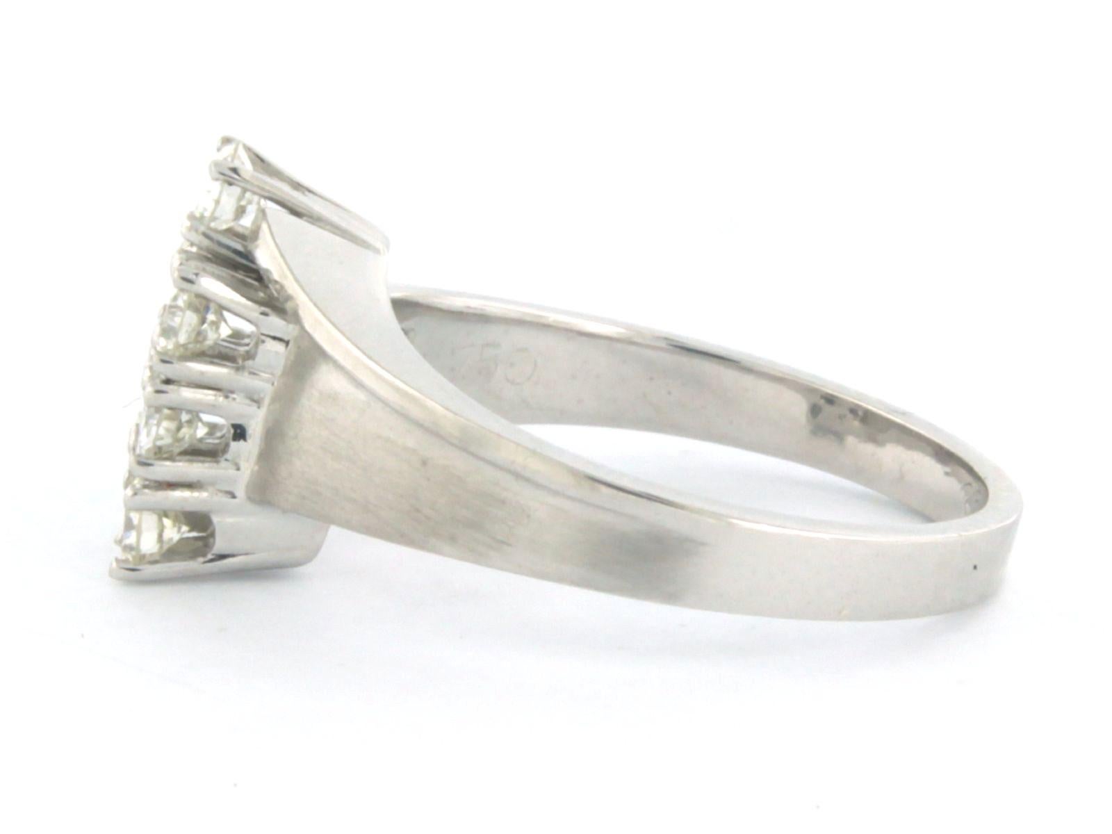 Moderno Anello con diamanti taglio brillante fino a 0,60ct in oro bianco 18k 7,0 grammi in vendita