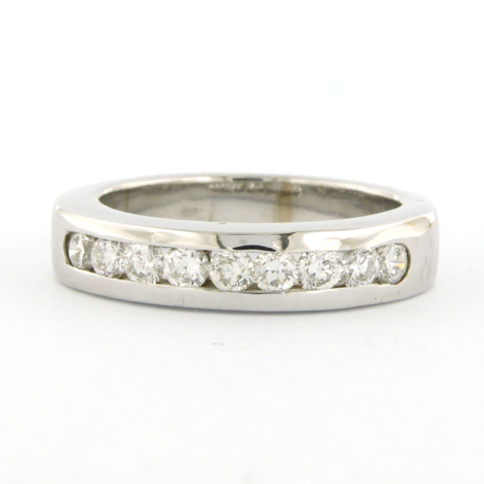 18k white gold ring with brilliant cut diamond up to 0.60ct – F/G - VS/SI - ring size US 7 – EU 17(53)

Detailed description

the top of the ring is 5.0 mm wide and 3.4 mm high

Ring size US 7 – EU 17(53), ring can be enlarged or reduced a few sizes