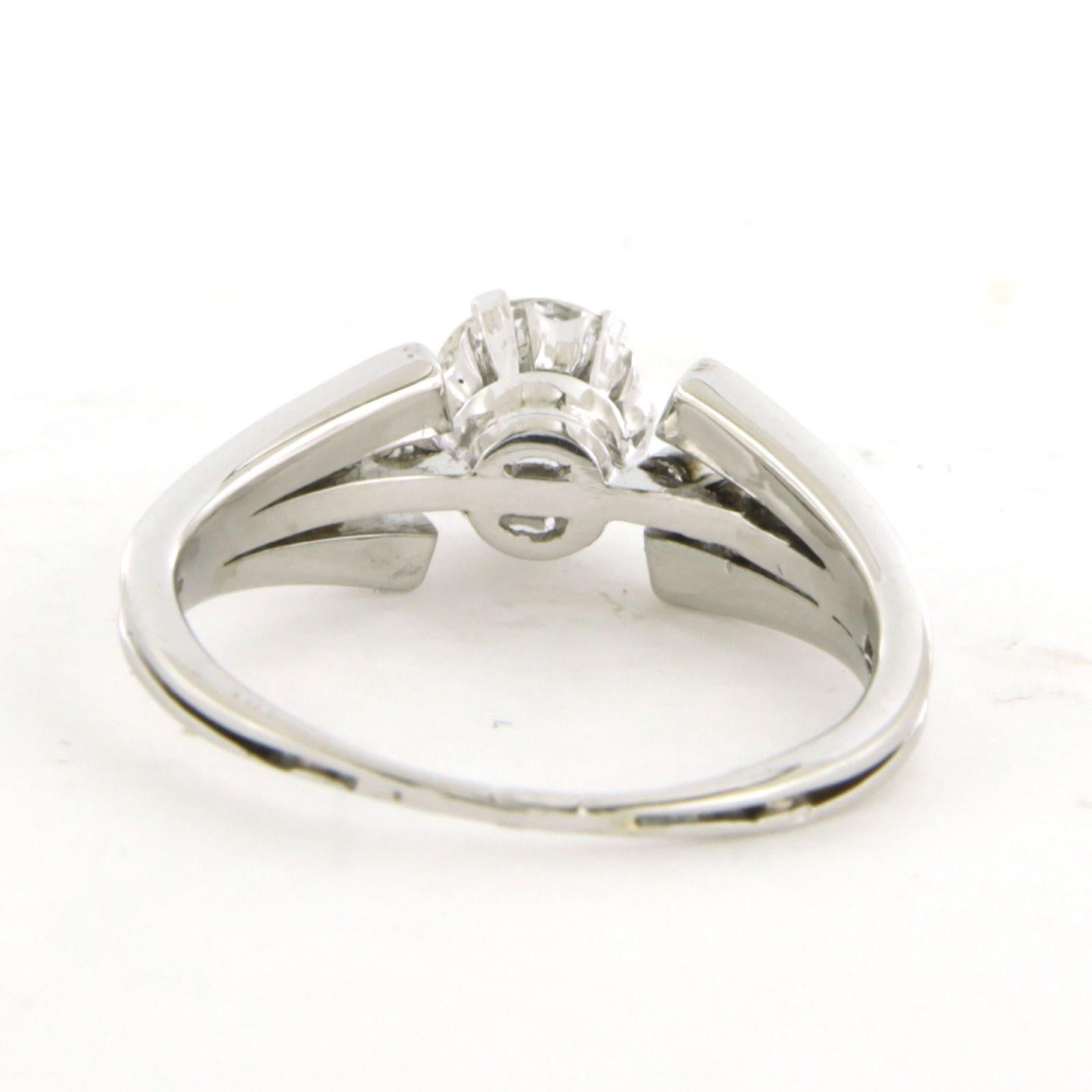 Anillo con diamantes talla brillante de hasta 0,60 ct 3,0 gramos Oro blanco de 14k Moderno en venta