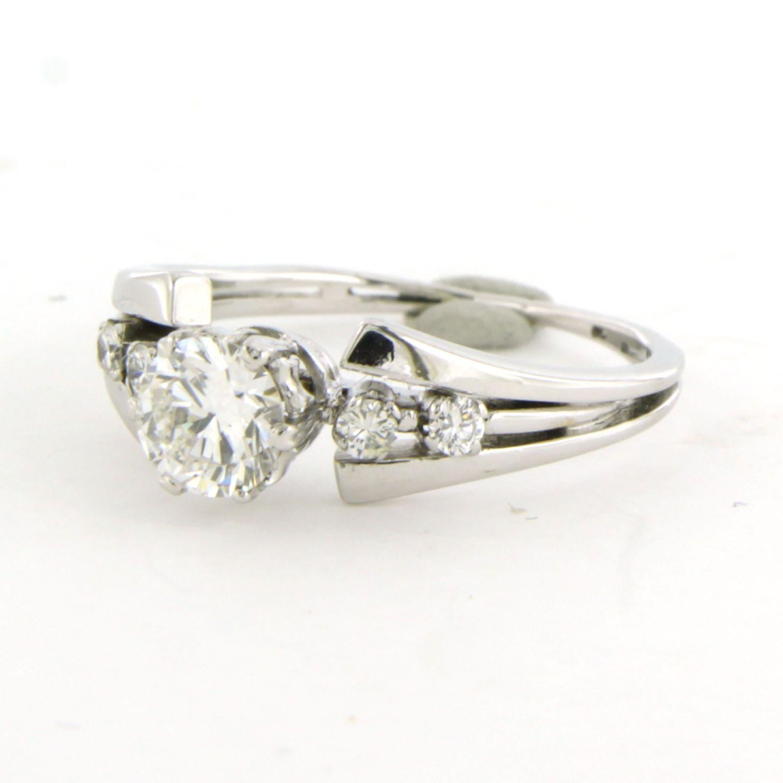 Anillo con diamantes talla brillante de hasta 0,60 ct 3,0 gramos Oro blanco de 14k en Excelente estado para la venta en The Hague, ZH