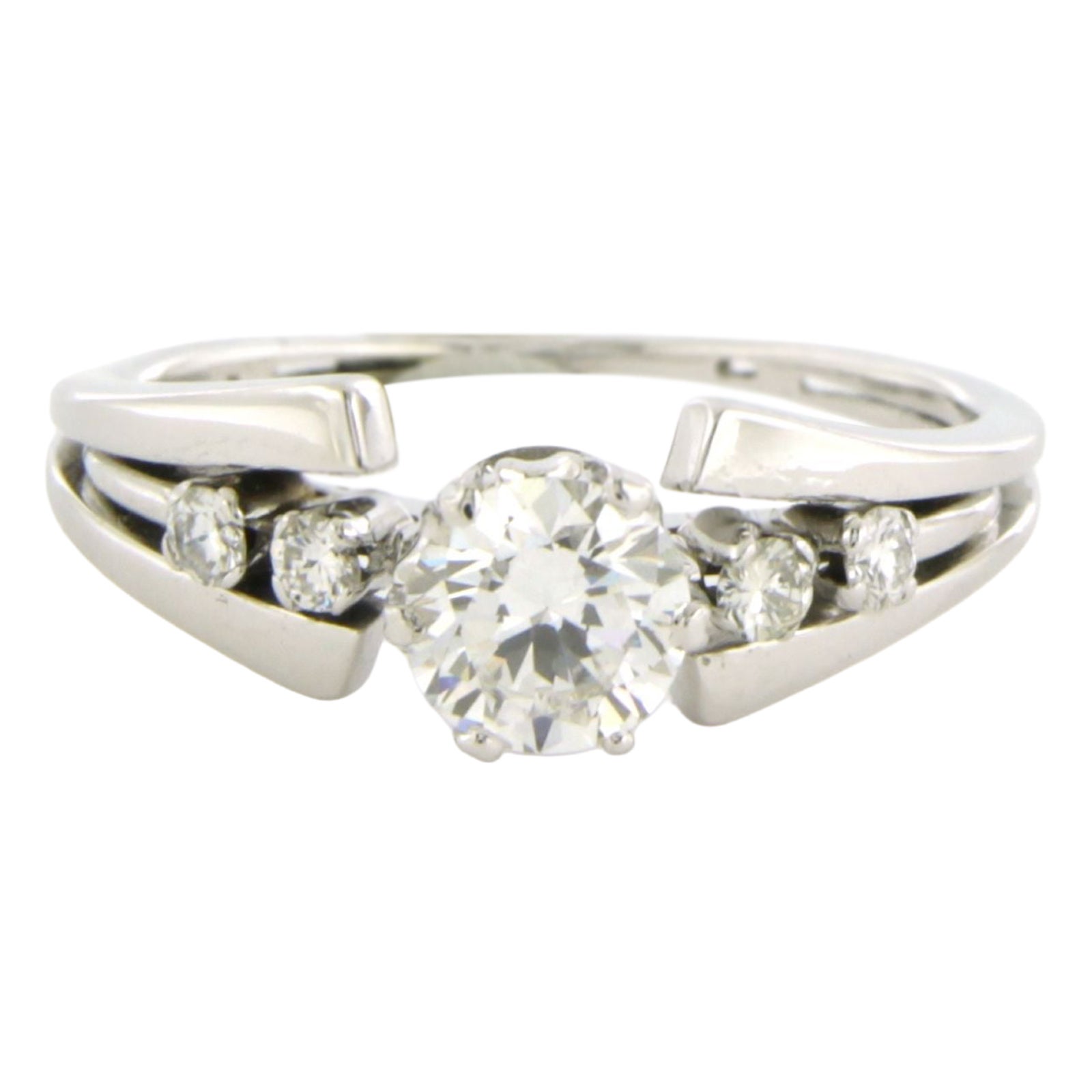 Ring with brilliant cut diamonds up to 0.60ct 3.0 grams 14k white gold