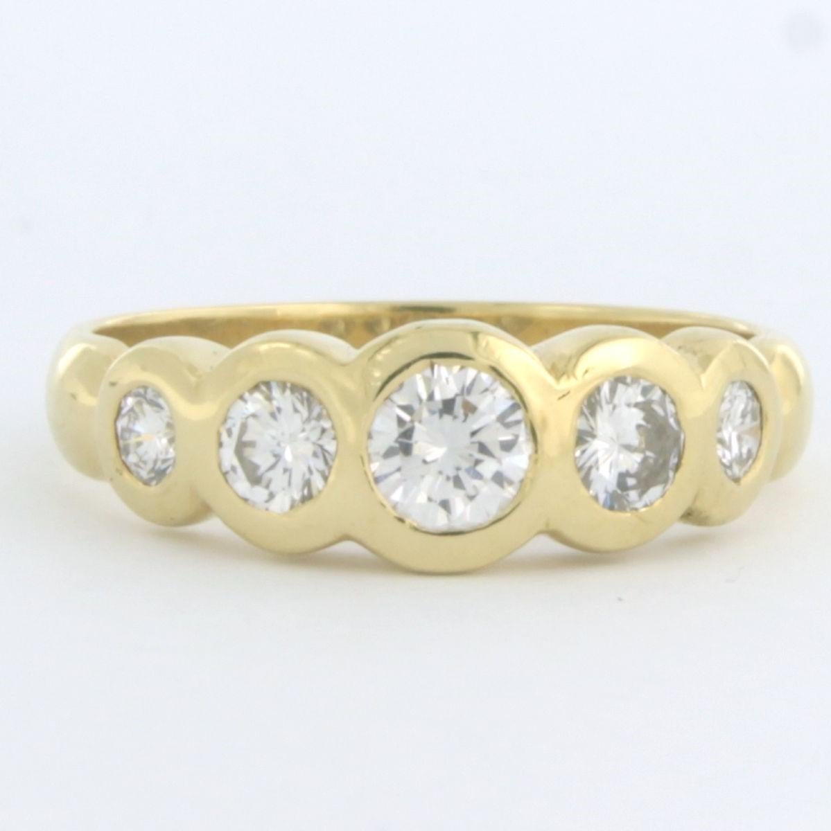 Bague en or jaune 18k sertie de diamants de taille brillant. 0.65ct - G - VS - taille U.S. 8 - EU. 18 (57)

description détaillée :

le haut de l'anneau a une largeur de 6,8 mm

Bague taille US 8 - EU. 18 (57), la bague peut être agrandie ou réduite