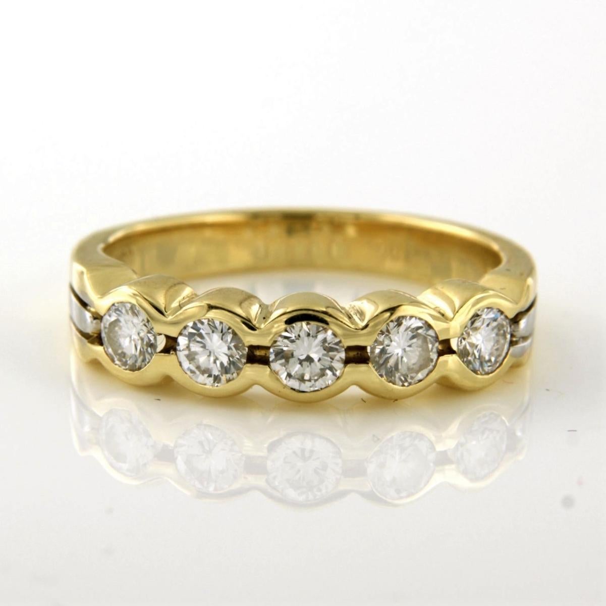 18k bicolour gold ring with brilliant cut diamonds, 0.70ct - F/G - VS/SI - ring size US 7.5 - EU 17.75 (56)

detailed description

the top of the ring is 4.8 mm wide

Ring size US 7.5 - EU 17.75 (56), ring can be reduced or enlarged a few sizes at