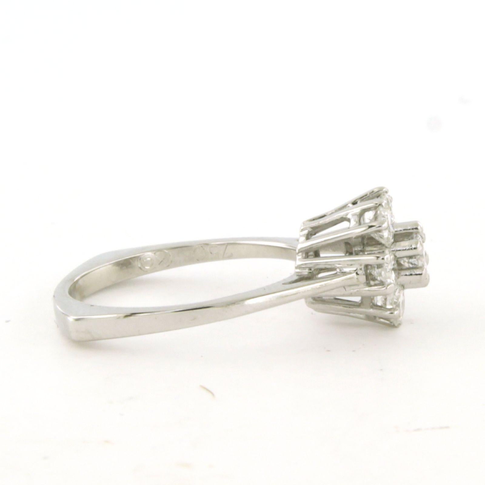 Ring aus 18k Weißgold mit Brillant bis zu 0,84 ct - F/G - VS/SI - Ringgröße US 7 - EU 17.25 (54)

Ausführliche Beschreibung

Die Oberseite des Rings ist 9,5 mm breit und 9,0 mm hoch.

Ringgröße US 7 - EU 17.25 (54). Der Ring kann zum