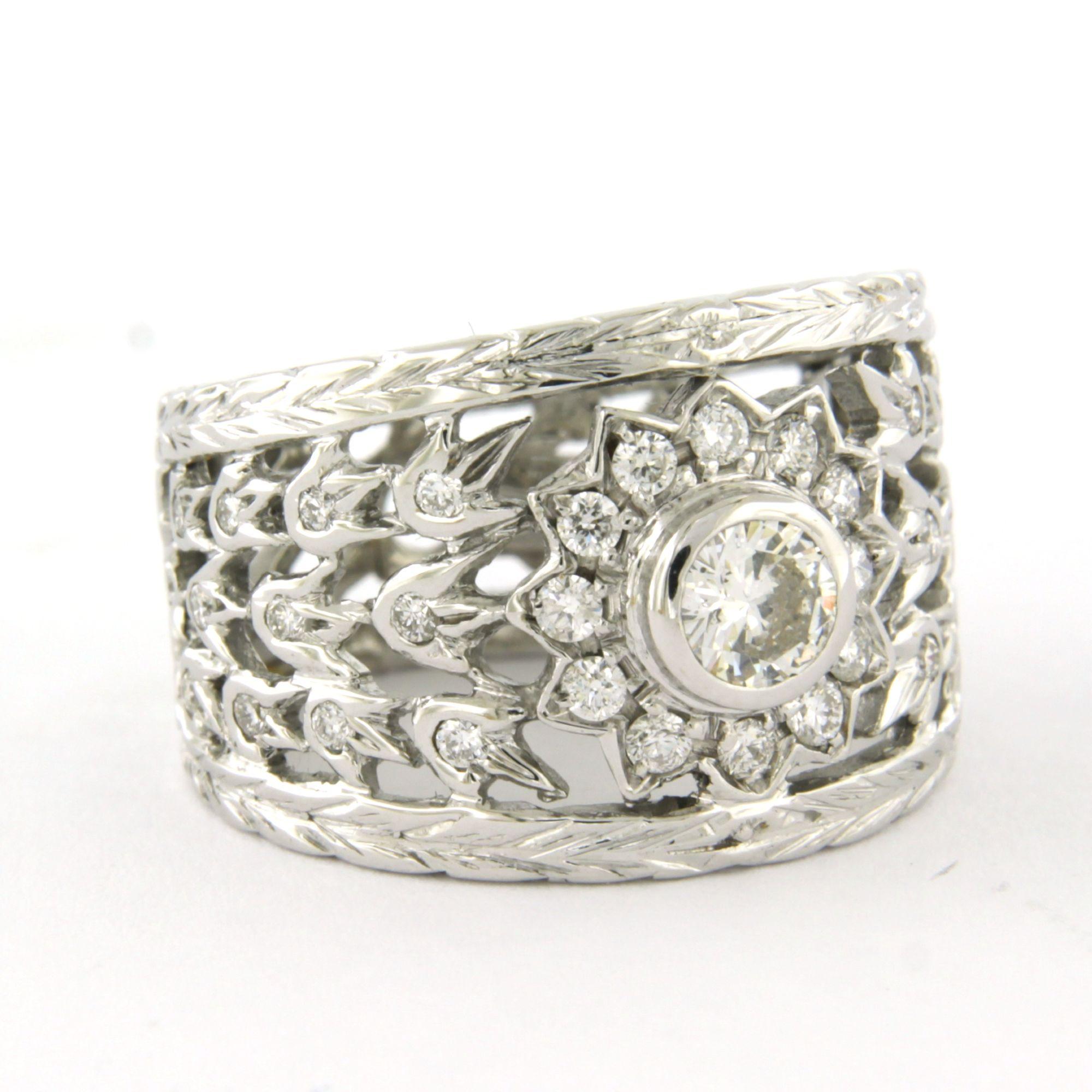 Ring with brilliant cut diamonds up to 0.90ct 18k white gold 9.4 grams In Excellent Condition For Sale In The Hague, ZH