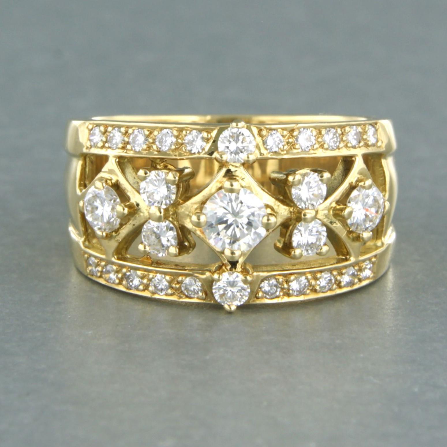 18k yellow gold ring set with brilliant cut diamond 0.90 ct - G/H - VS/SI - ring size U.S. 7 - EU. 17.5(55)

detailed description:

 the top of the ring is 1.2 cm wide

Ring size U.S. 7 - EU. 17.5(55), ring can be enlarged or reduced a few sizes at