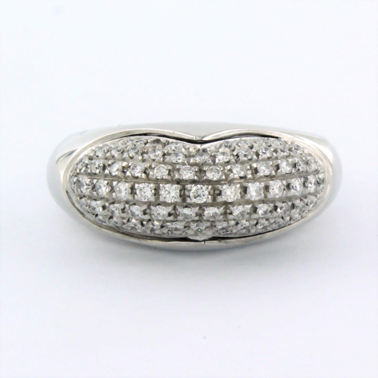 Ring aus 18 Karat Weißgold mit Diamant im Brillantschliff. 0.95ct - F/G - VS/SI - Ringgröße U.S. 7.25 - EU. 17.5(55)

Ausführliche Beschreibung

die Oberseite des Rings ist 1,0 cm breit und 8,9 mm hoch

Ringgröße US 7.25 - EU. 17.5(55), der Ring