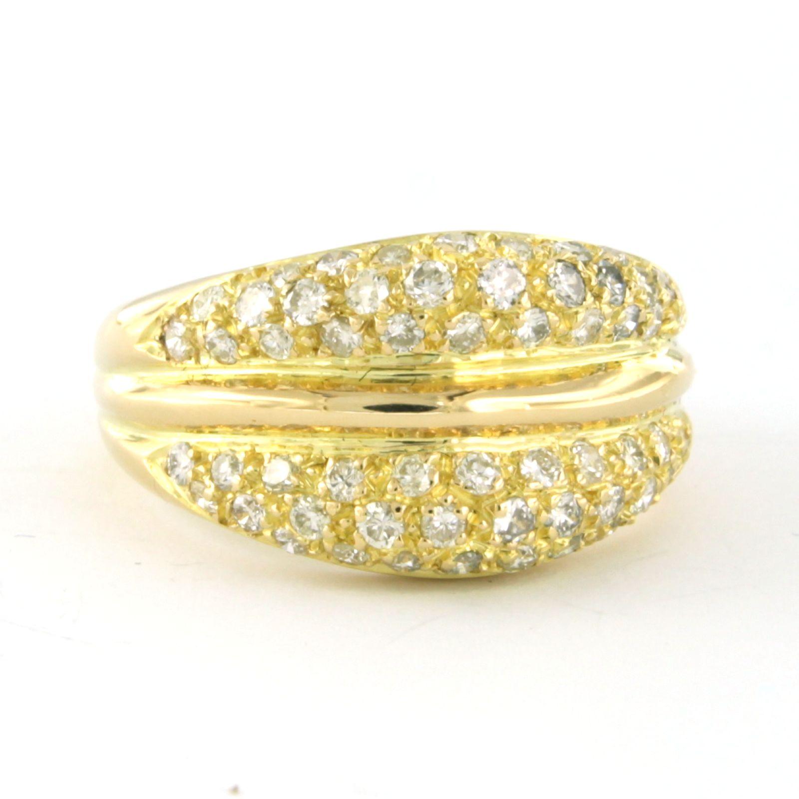 Bague en or jaune 18k avec diamant taille brillant. 1.00ct - F/G - VS/SI - taille U.S. 7 - EU. 17.25(54)

Description détaillée

le haut de l'anneau mesure 1,2 cm de large et 4,2 mm de haut

Bague taille US 7 - EU. 17.25(54), la bague peut être