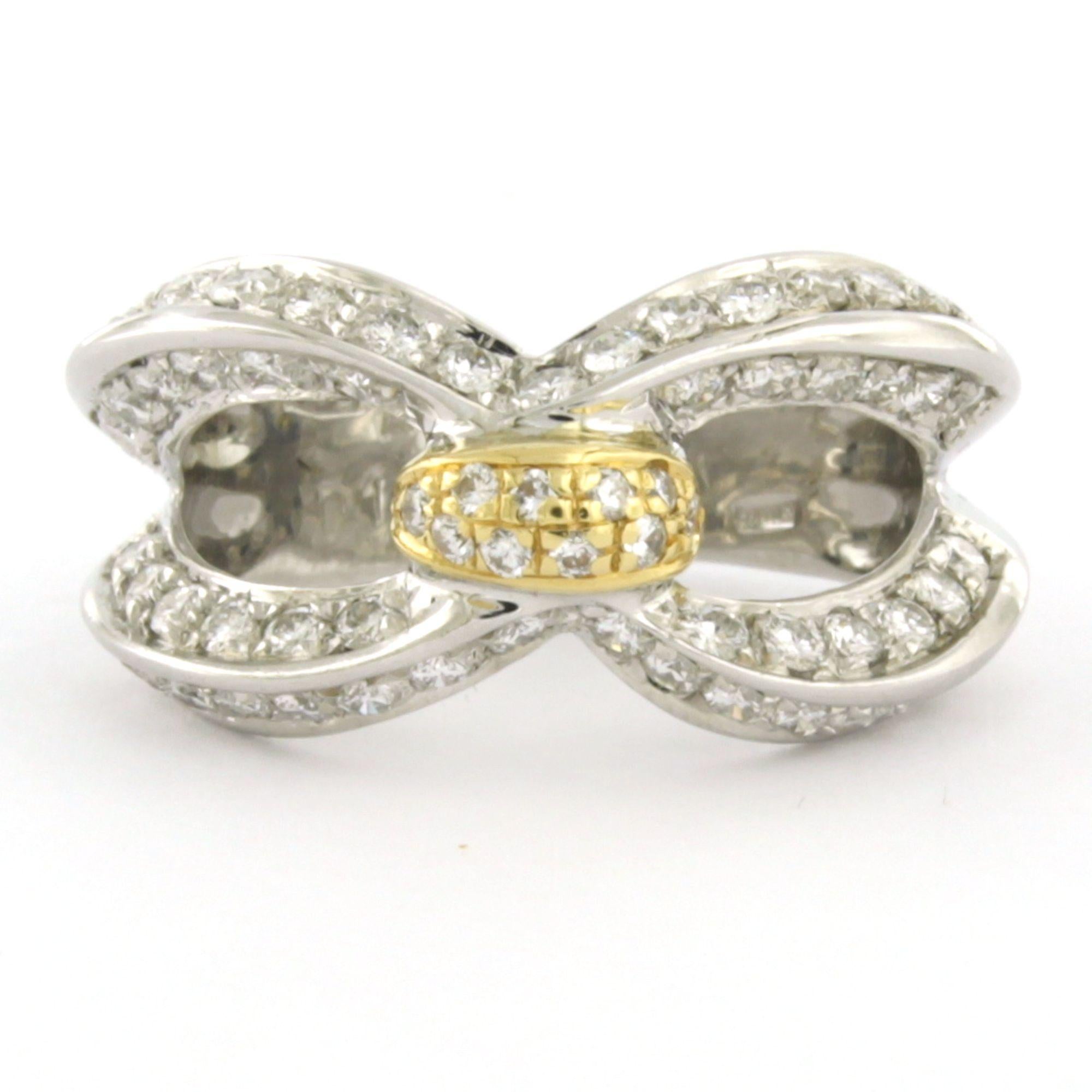 Anello bicolore 18k con diamanti taglio brillante fino a 1,06 carati - F/G - VS/SI - misura US 7 - EU 17,25 (54)

Descrizione dettagliata

La parte superiore dell'anello è larga 1,2 cm.

Misura dell'anello US 7 - EU 17,25 (54). L'anello può essere